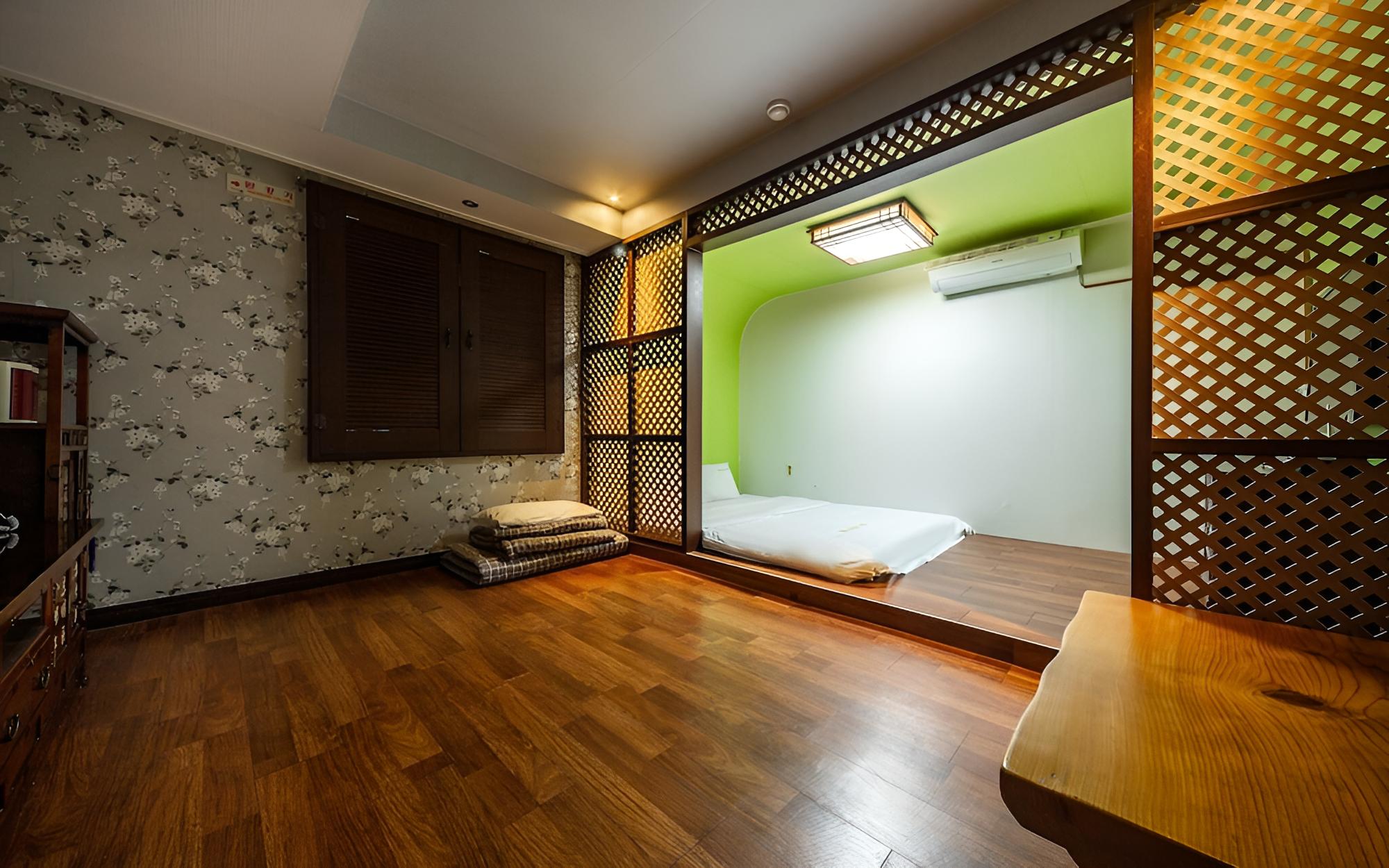 Room (Ondol - Check-in 13:00 / Check-out 12)