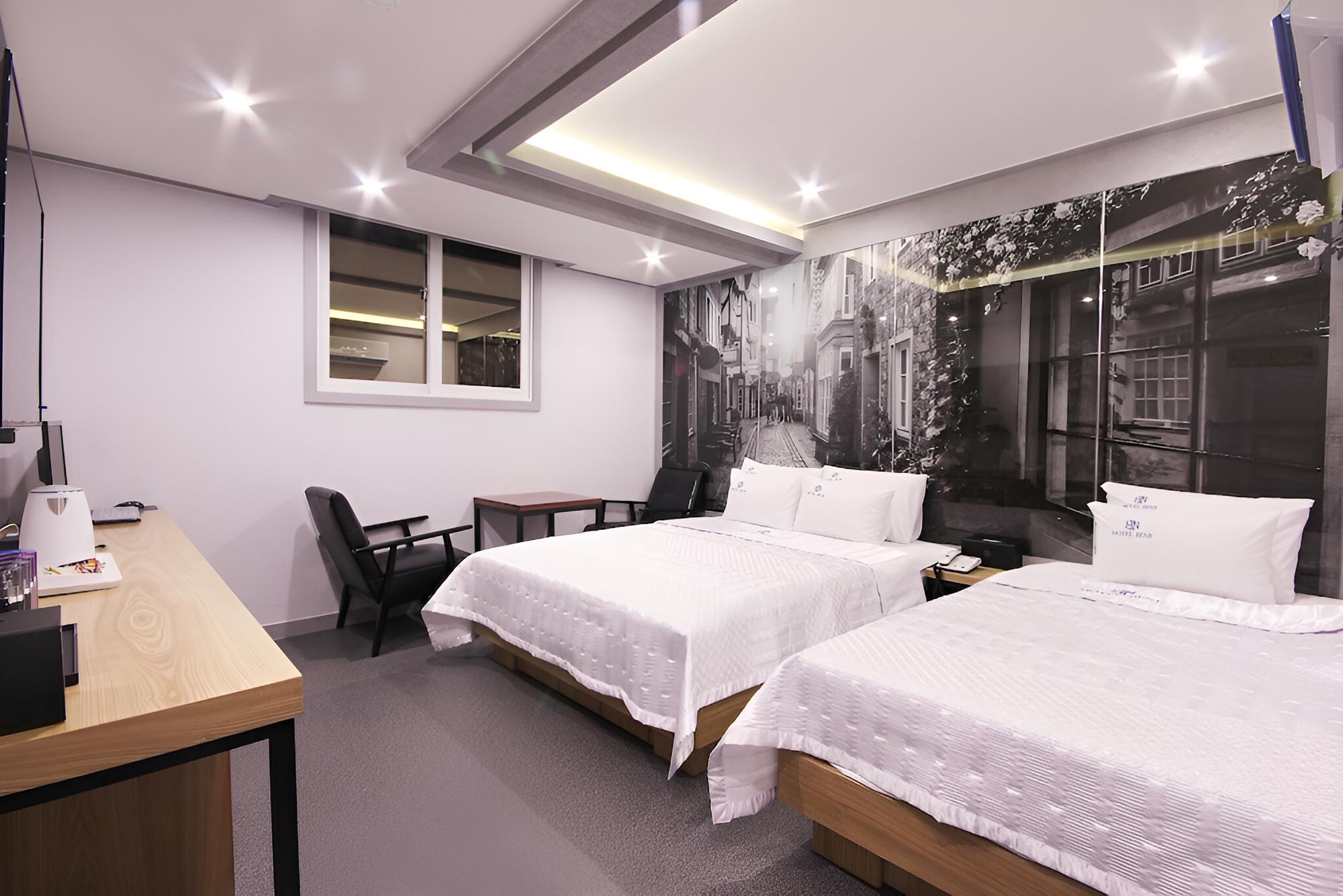 Room (Premium (non-smoking))