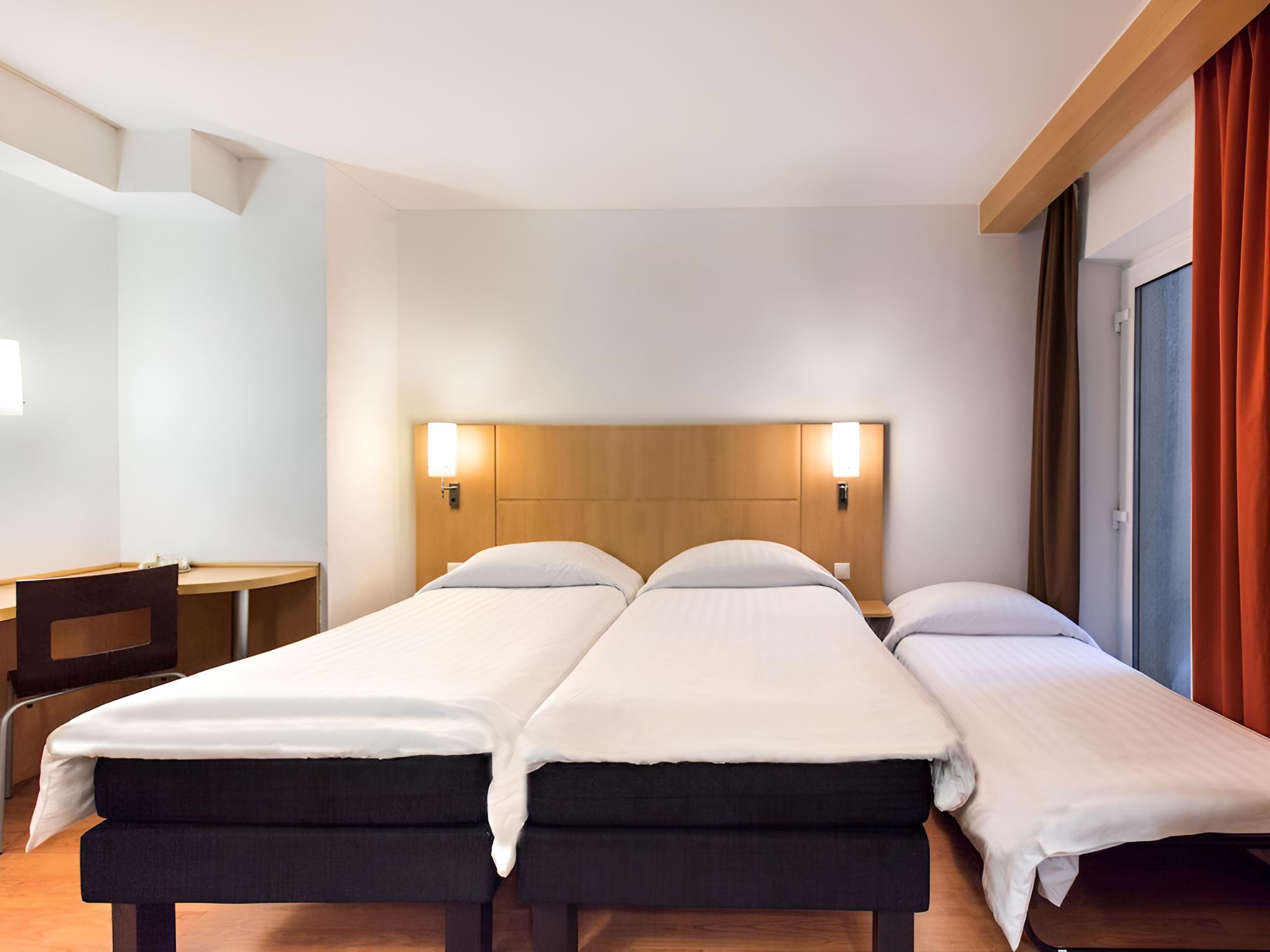 Triple Room, 3 Twin Beds, Accessible photo 1