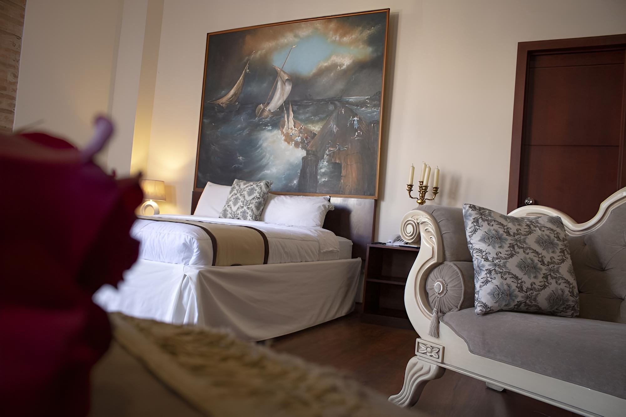 Superior Studio Suite, 1 Queen Bed, Jetted Tub, City View