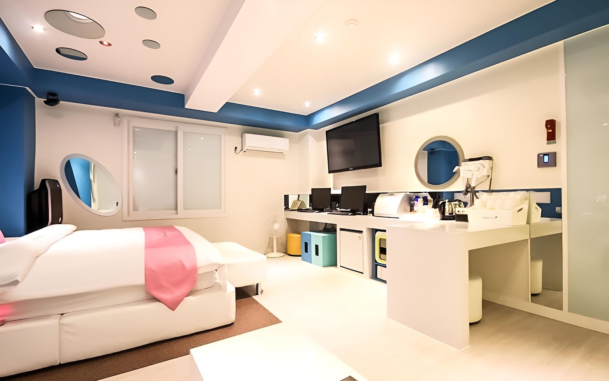 Room (Special Room) - Photo 8