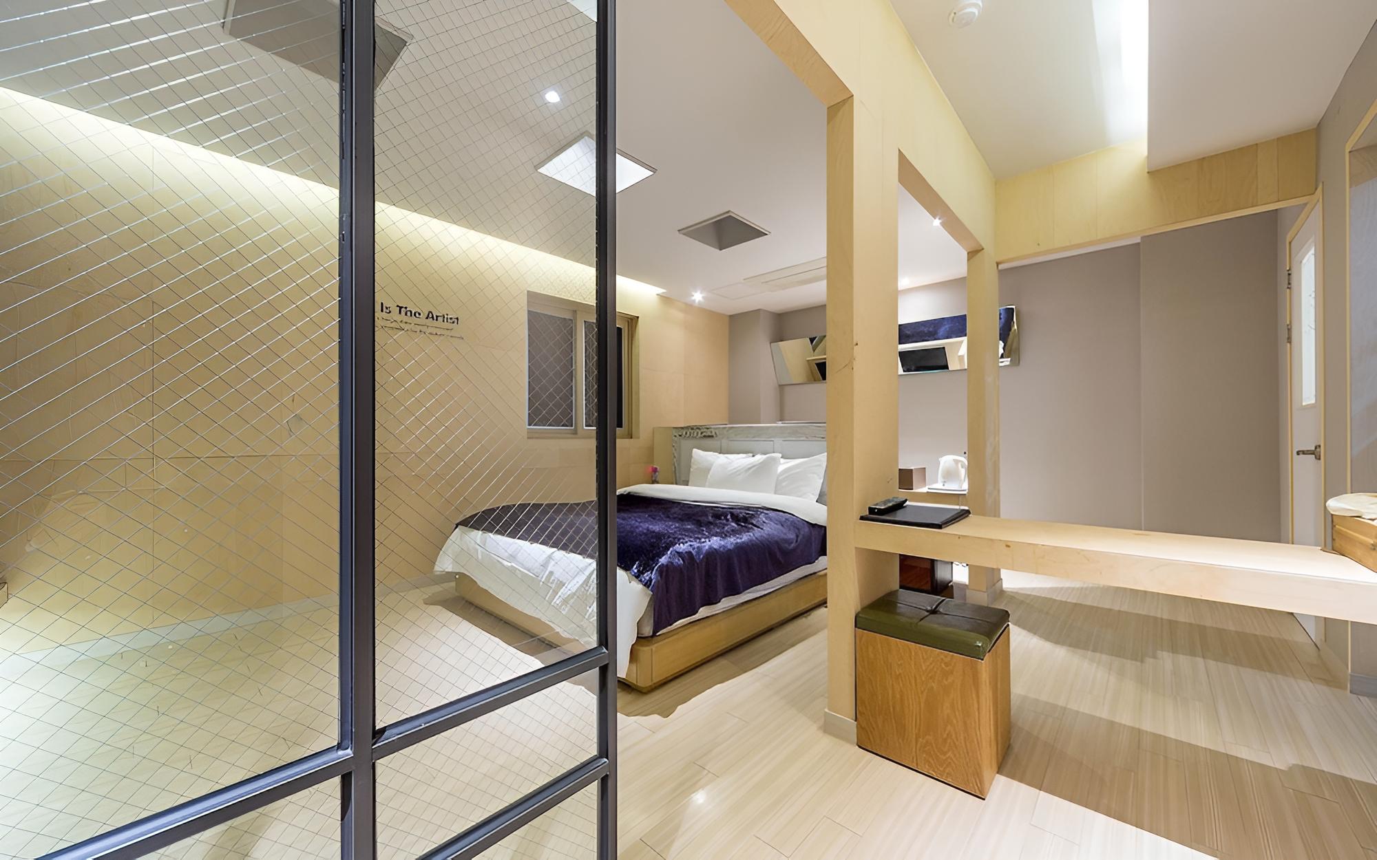 Room (Suite) photo 3