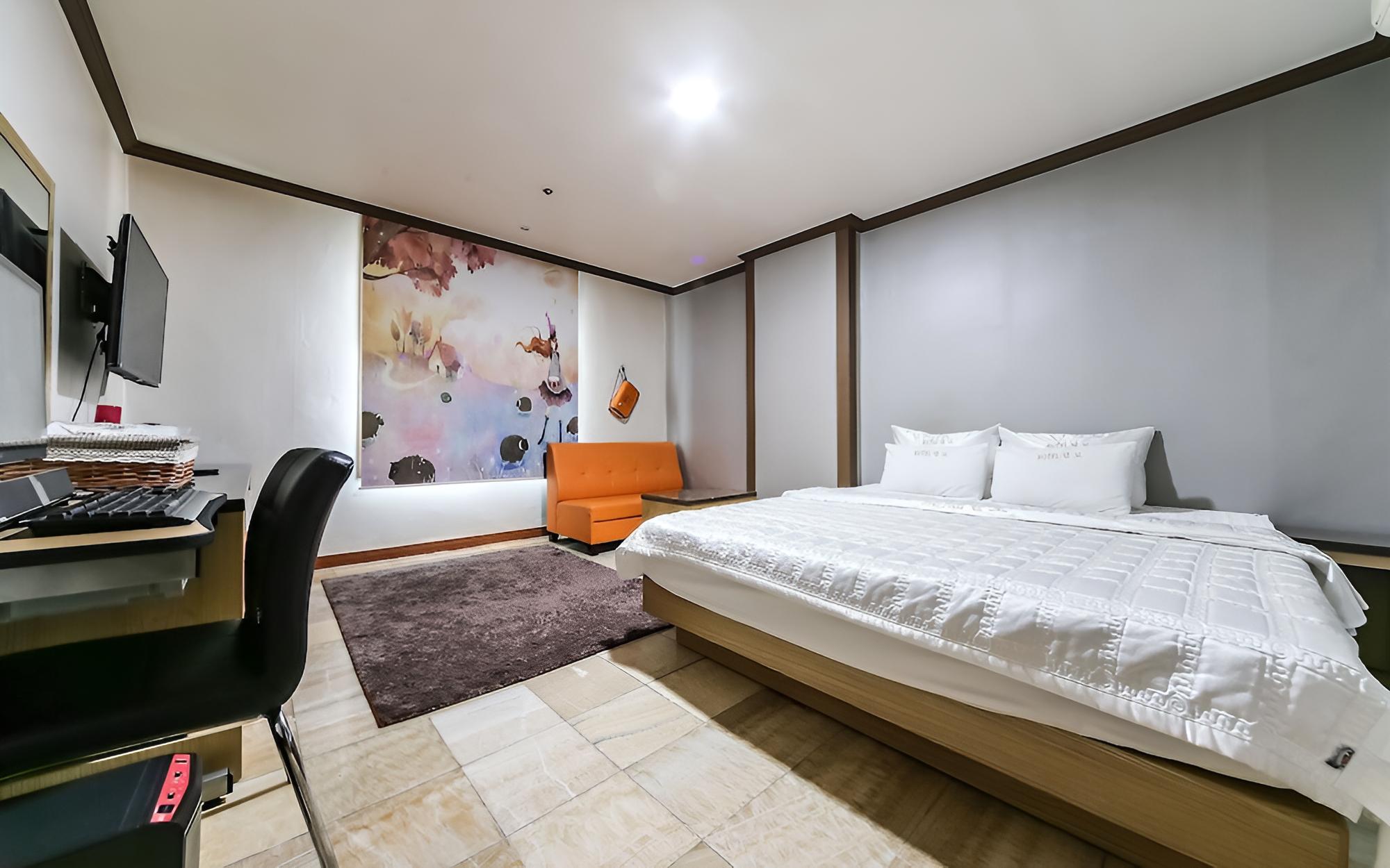 Room (Semi-private room (with bathtub check)