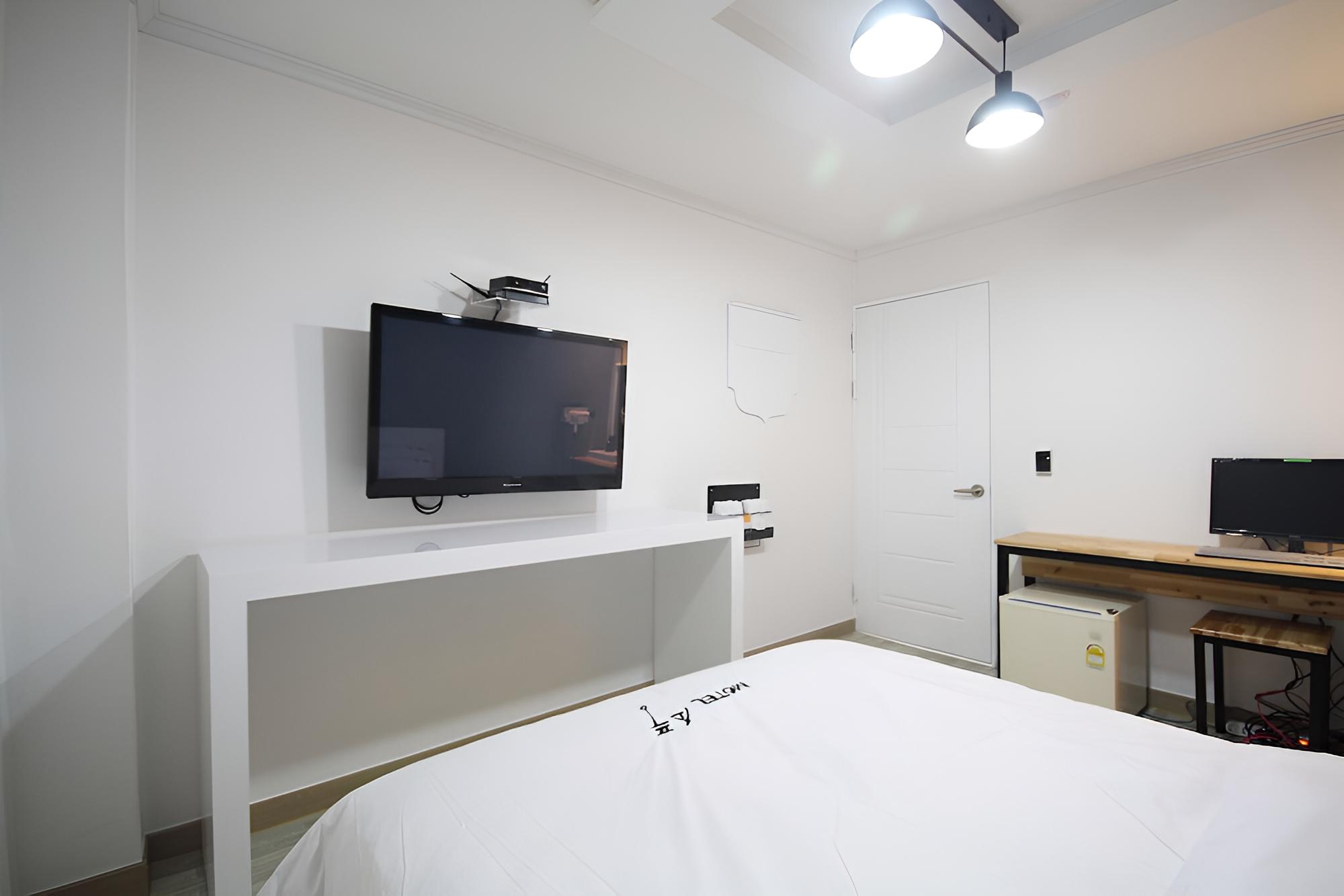 Room (Standard Room) - Photo 14