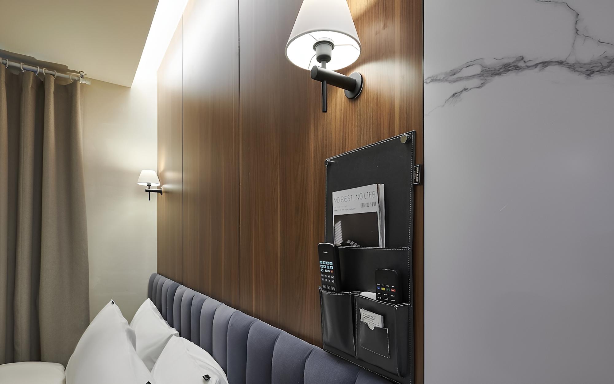 Room (VIP-Parking not available (Netflix av)