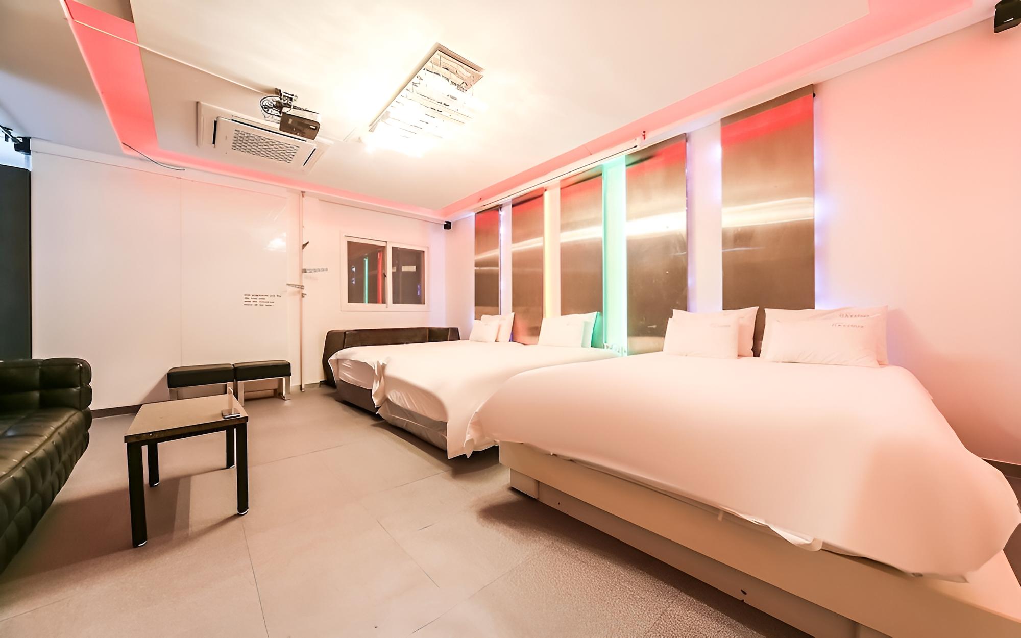 Room (ROYAL SUITE Family (Monday-Friday sim)