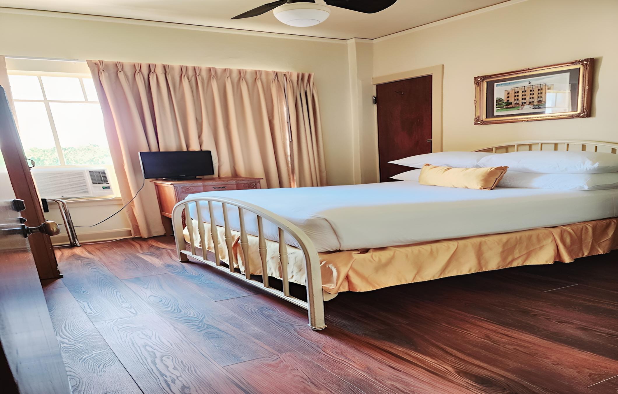 Single Room, 1 Double Bed