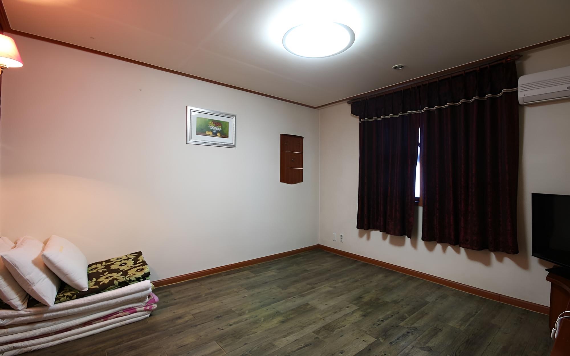 Room (Standard Room (Ondol))