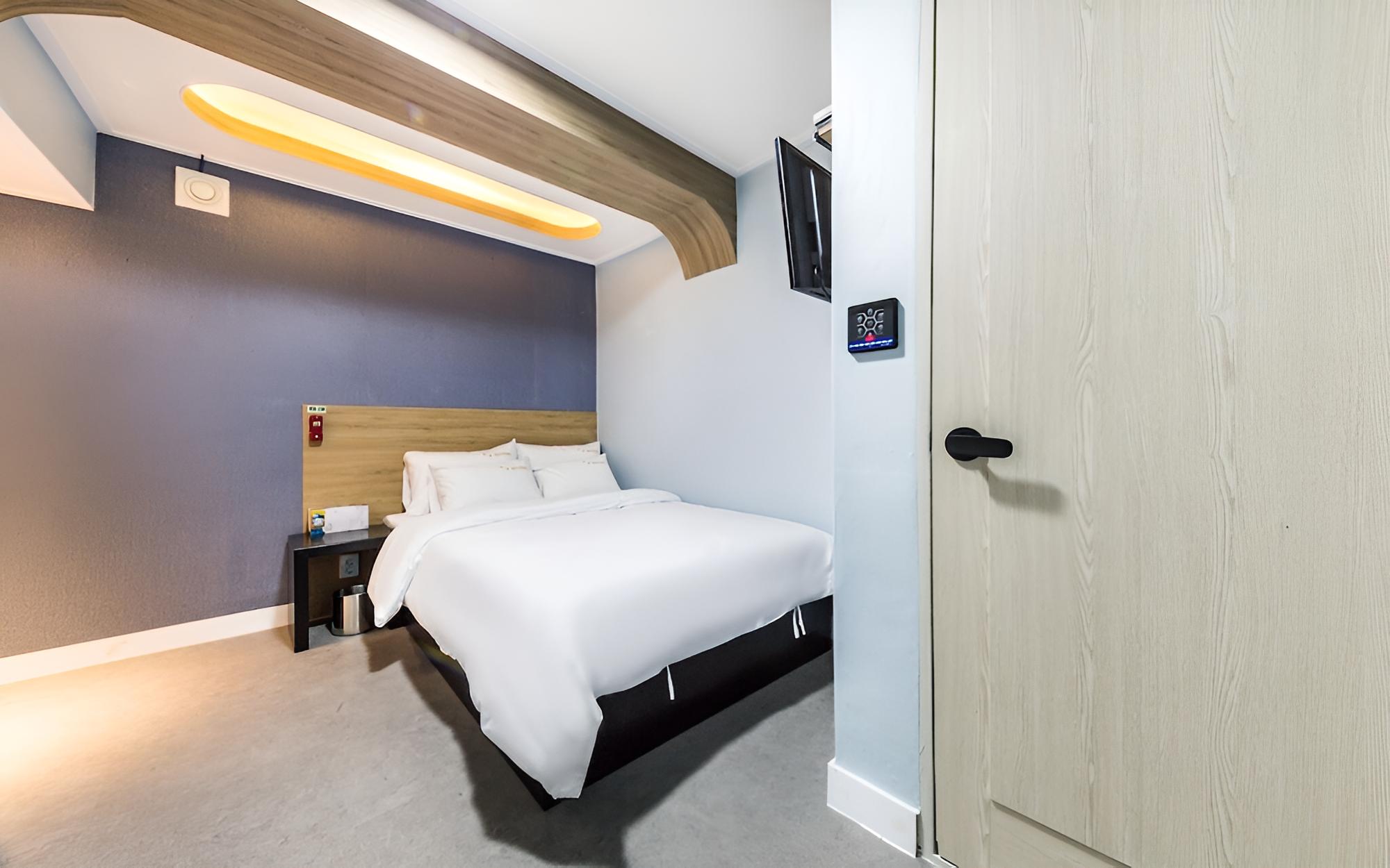 Room (Standard Room) - Photo 4