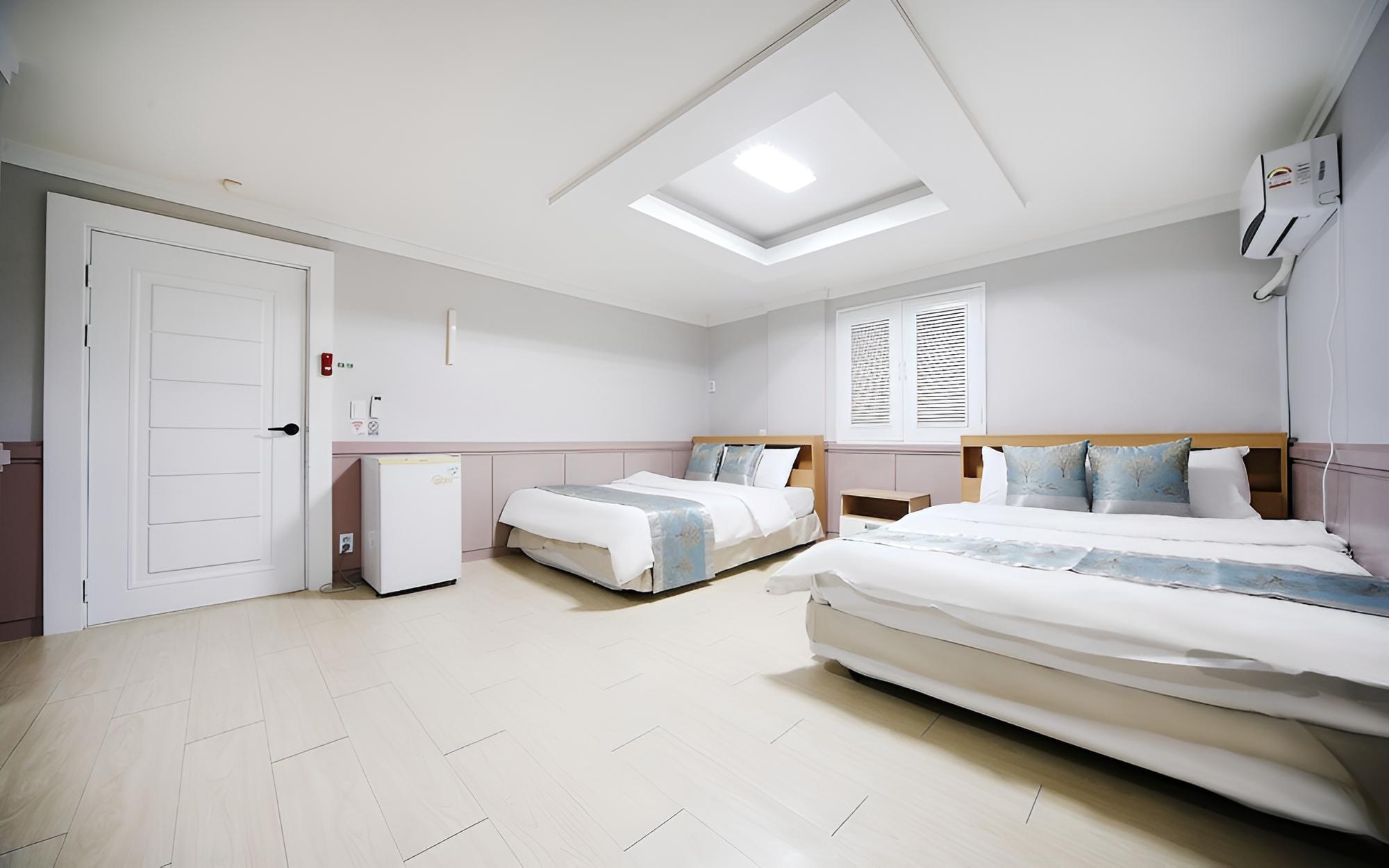Room (Suite (TWIN double+double non-smoking)