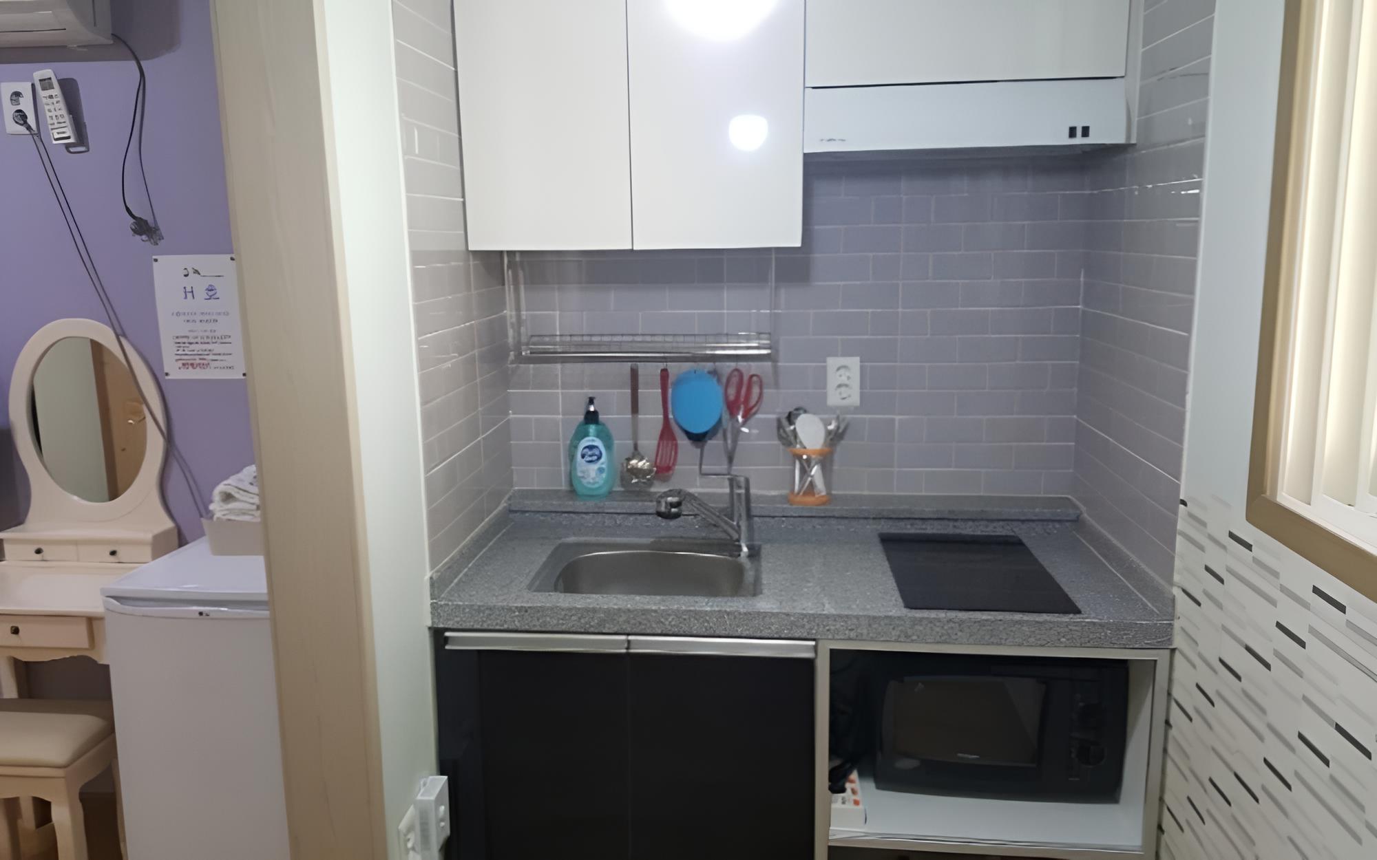 Room (H room suite room 2F (kitchen + indiv)