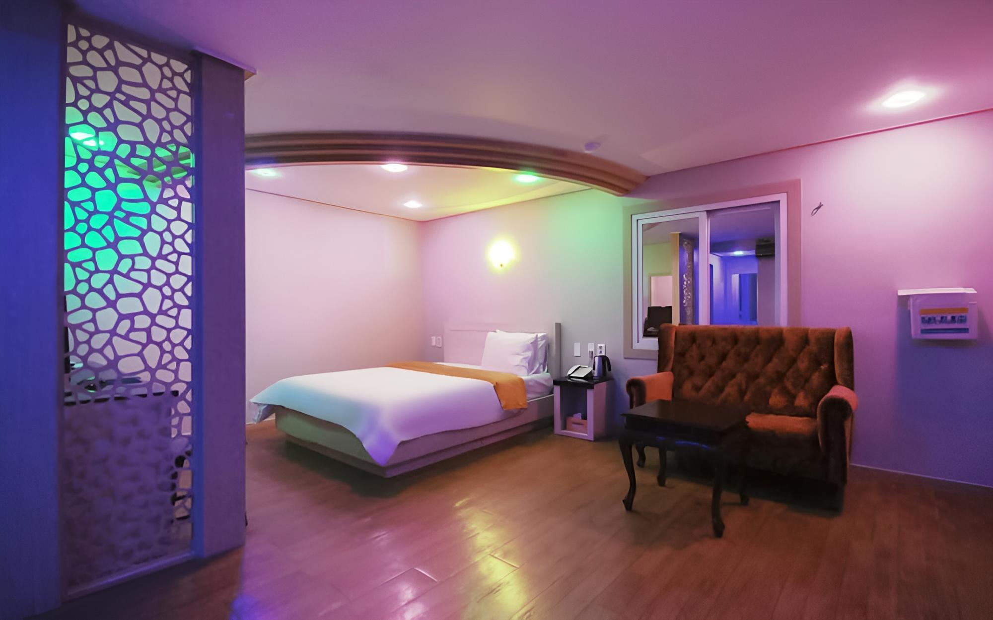 Room (Premium-Business Room (100% disinfect) photo 2