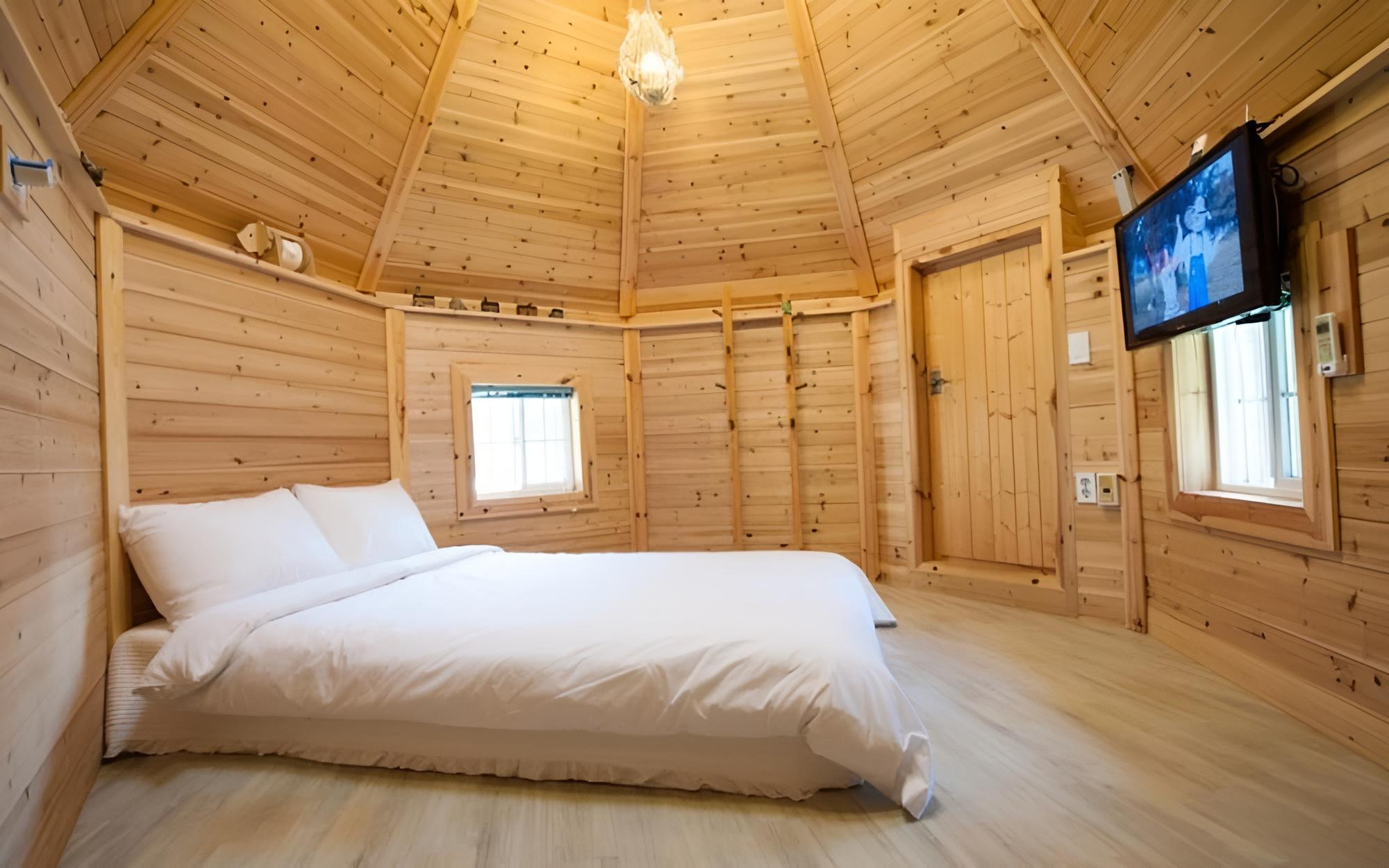 Room (Room 2 (Unshared House))