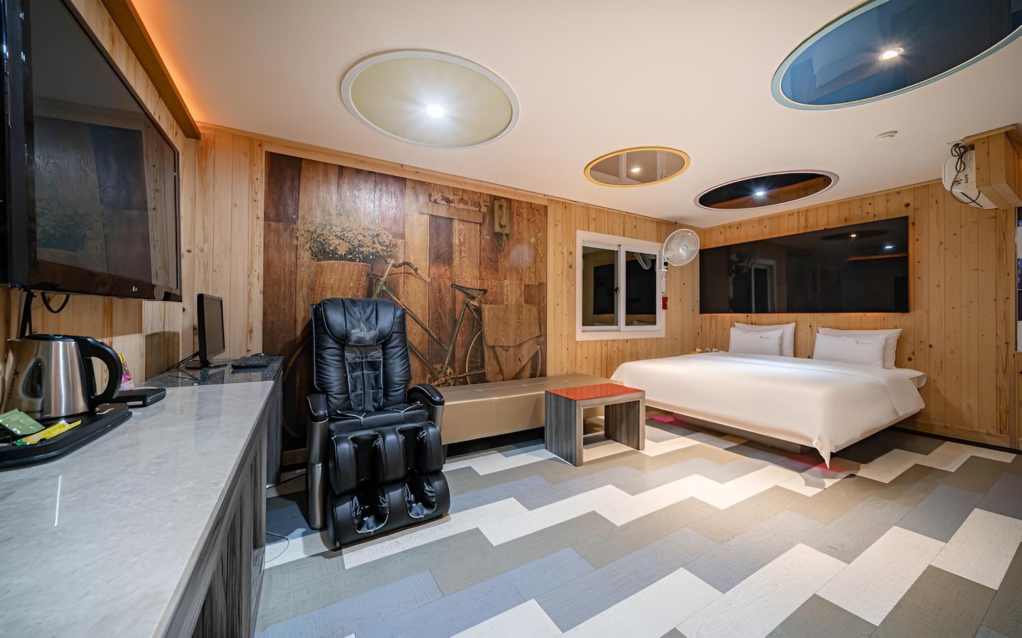 Room (Special Room (Netflix EV Charger Park)