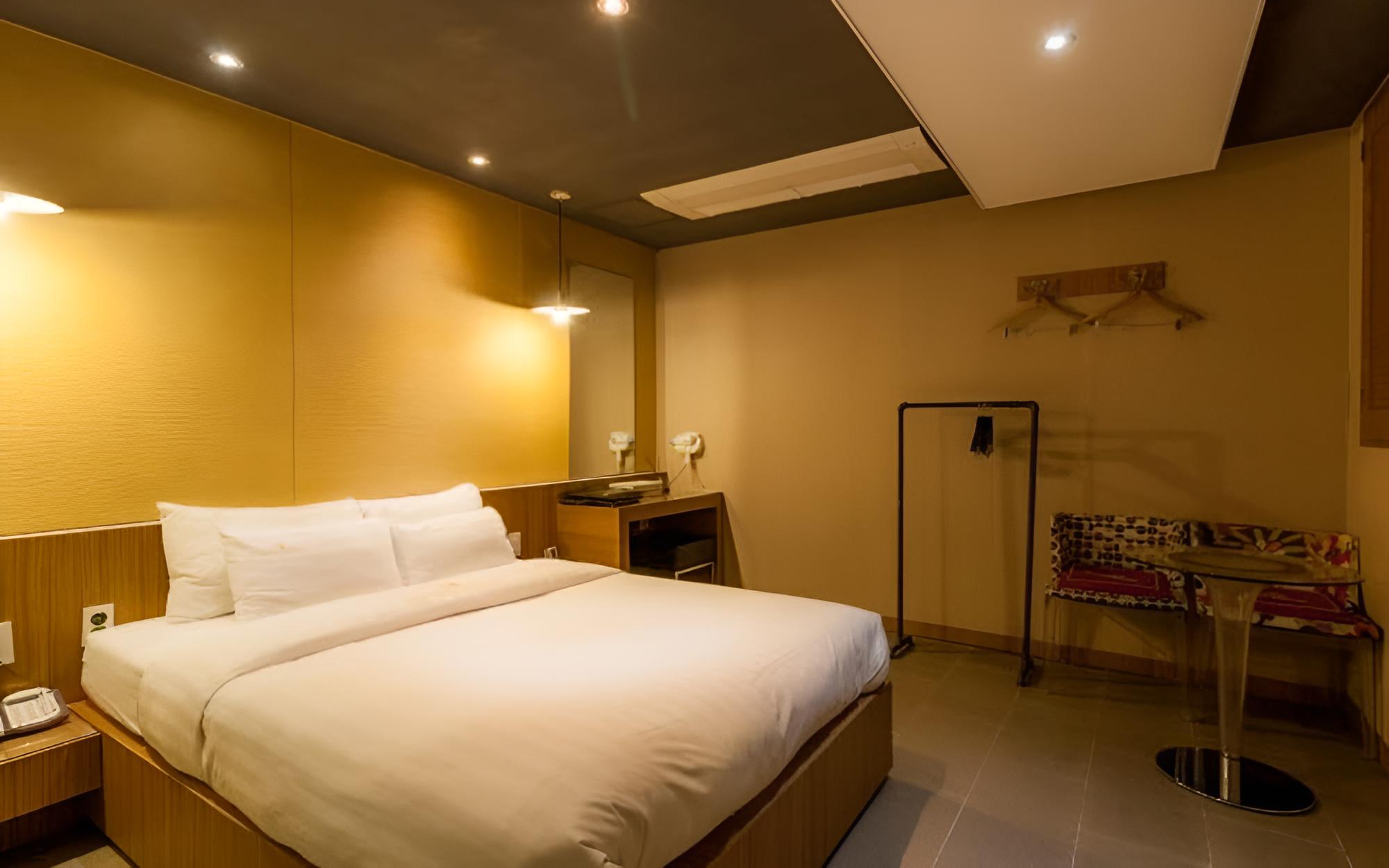Room (Standard Double )