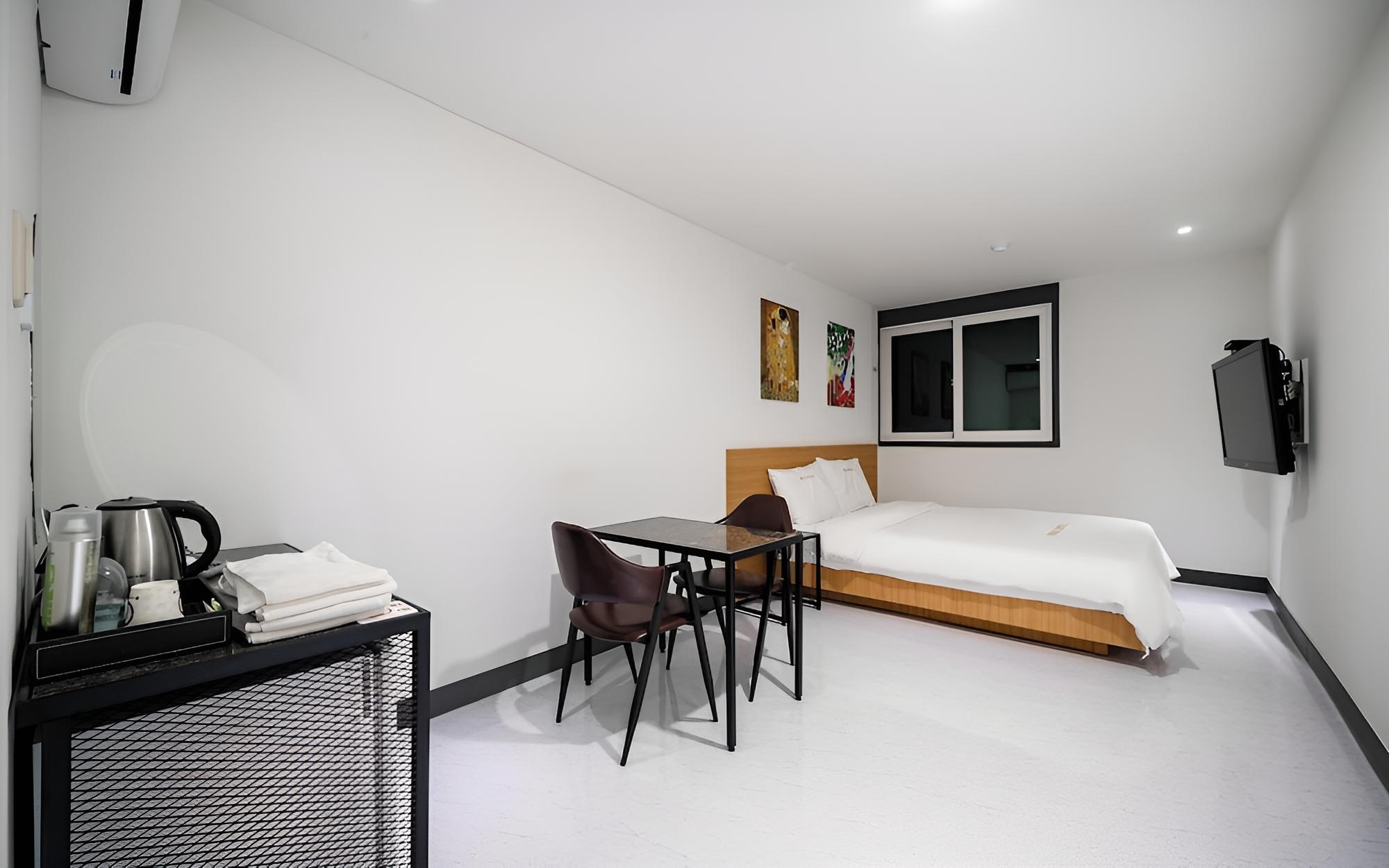 Room (Standard Room) - Photo 5