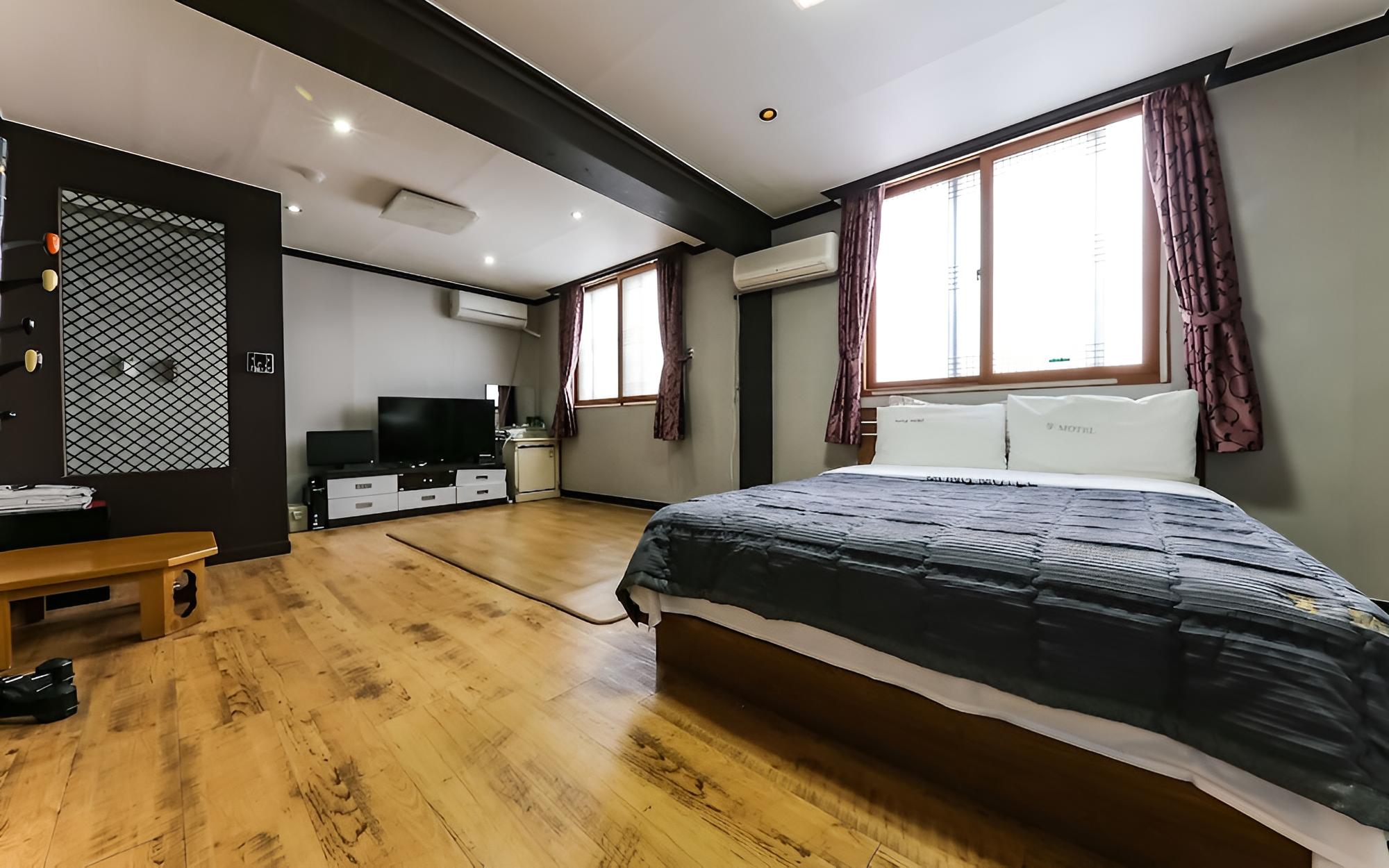 Room (Korean Style room (Netflix viewing av)