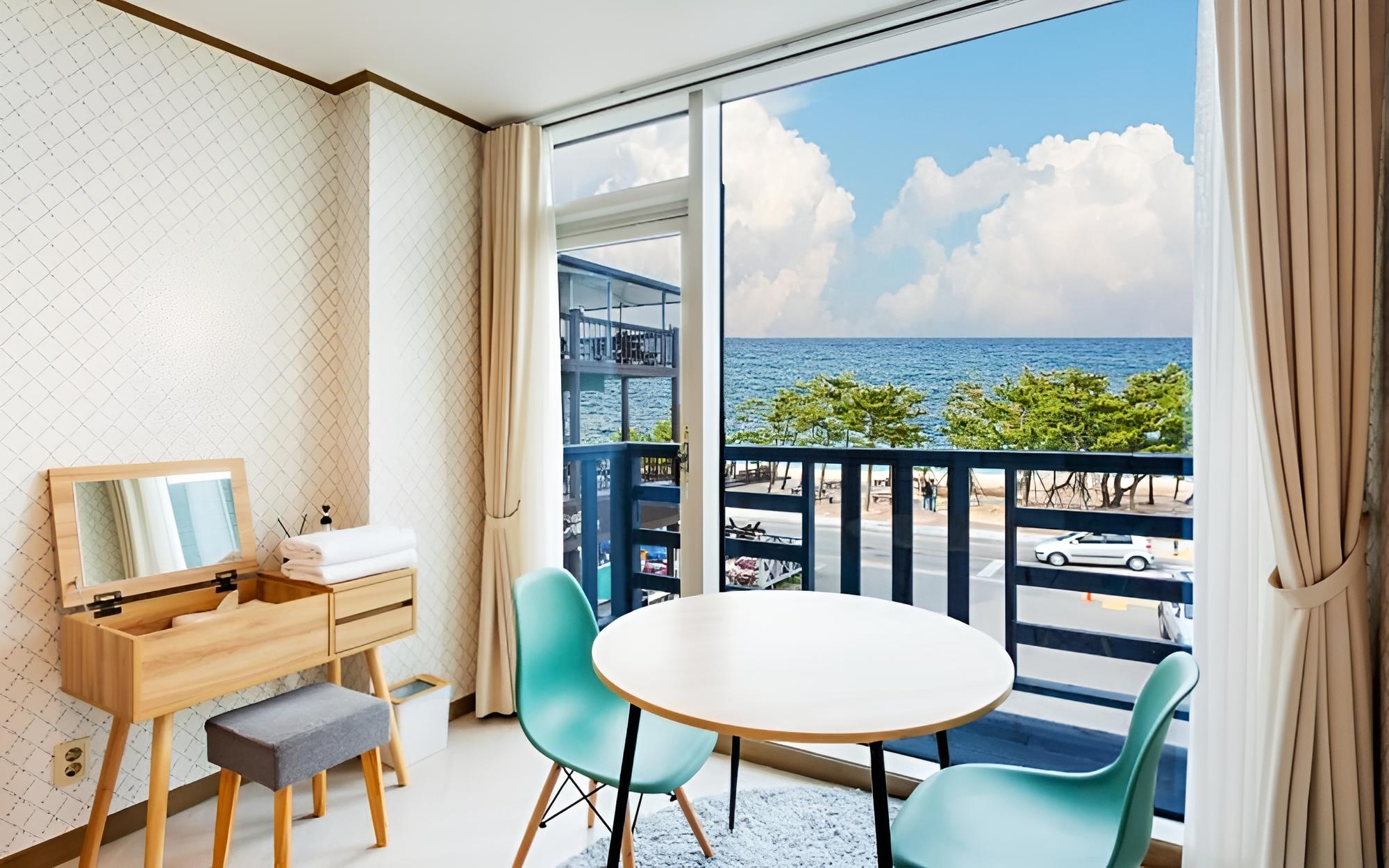 Room (203(Ondol room ocean view))