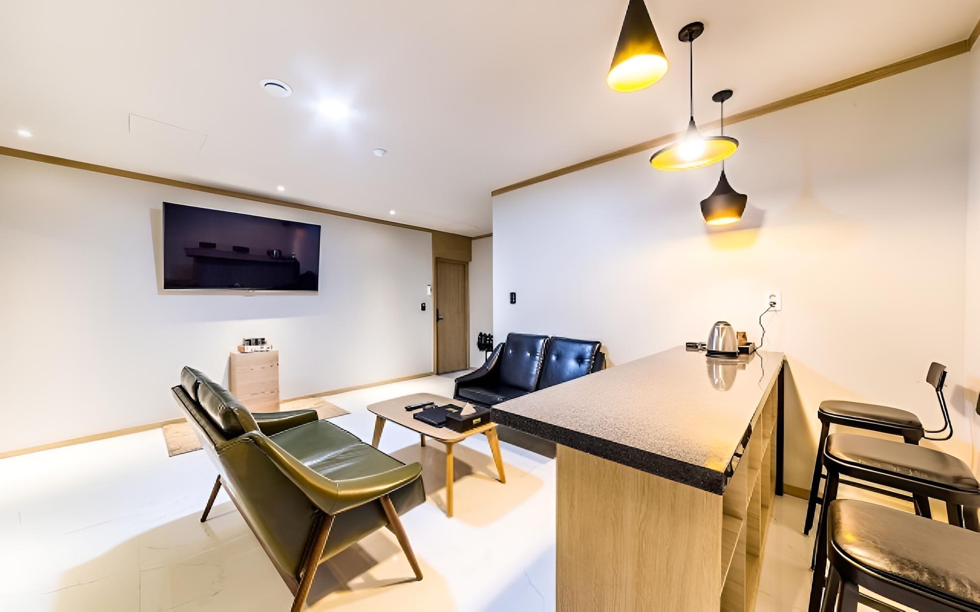 Room (Private Room (Exclusive basement (win)