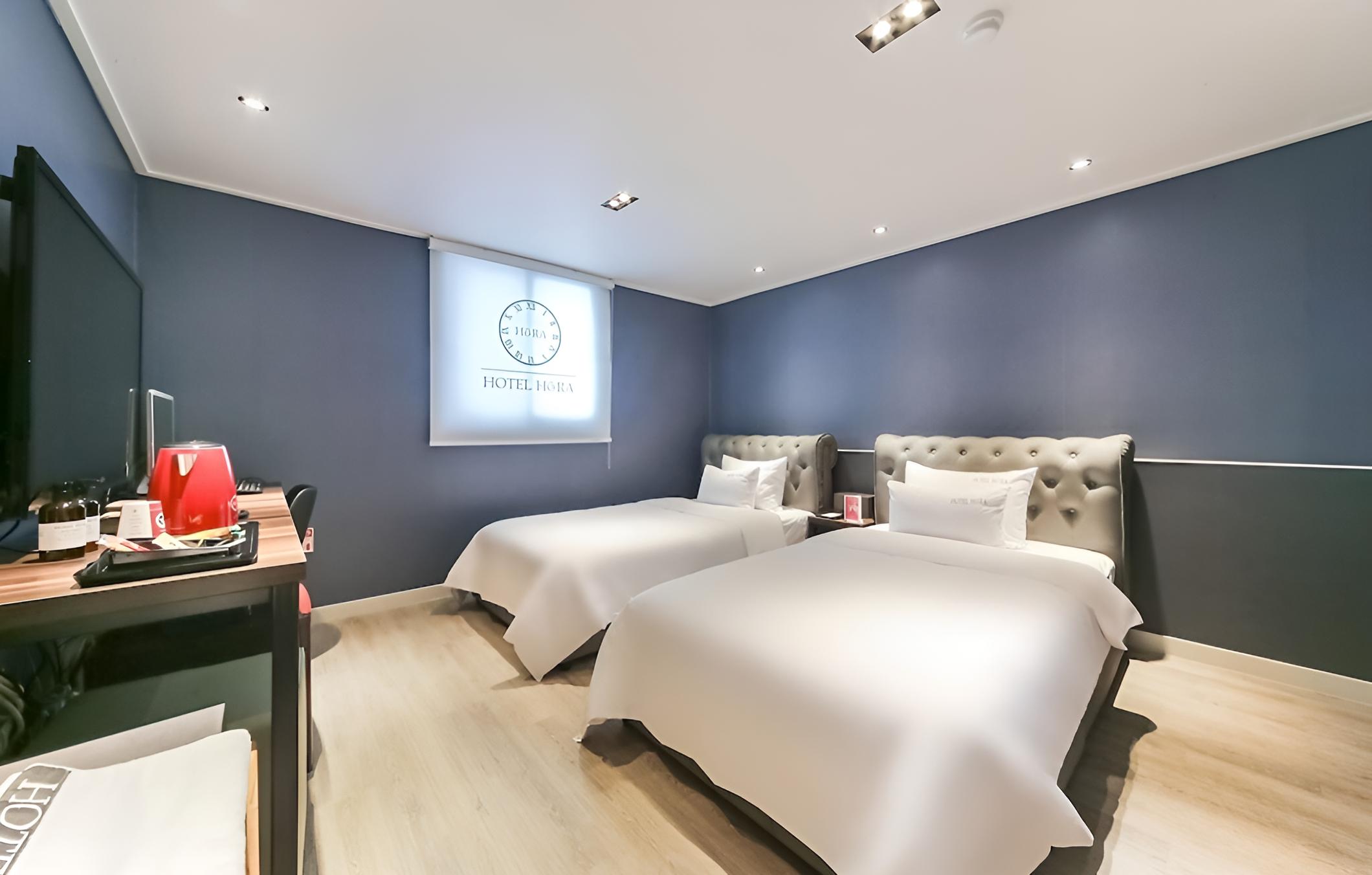 Room (Twin single + single bed breakfast pr)