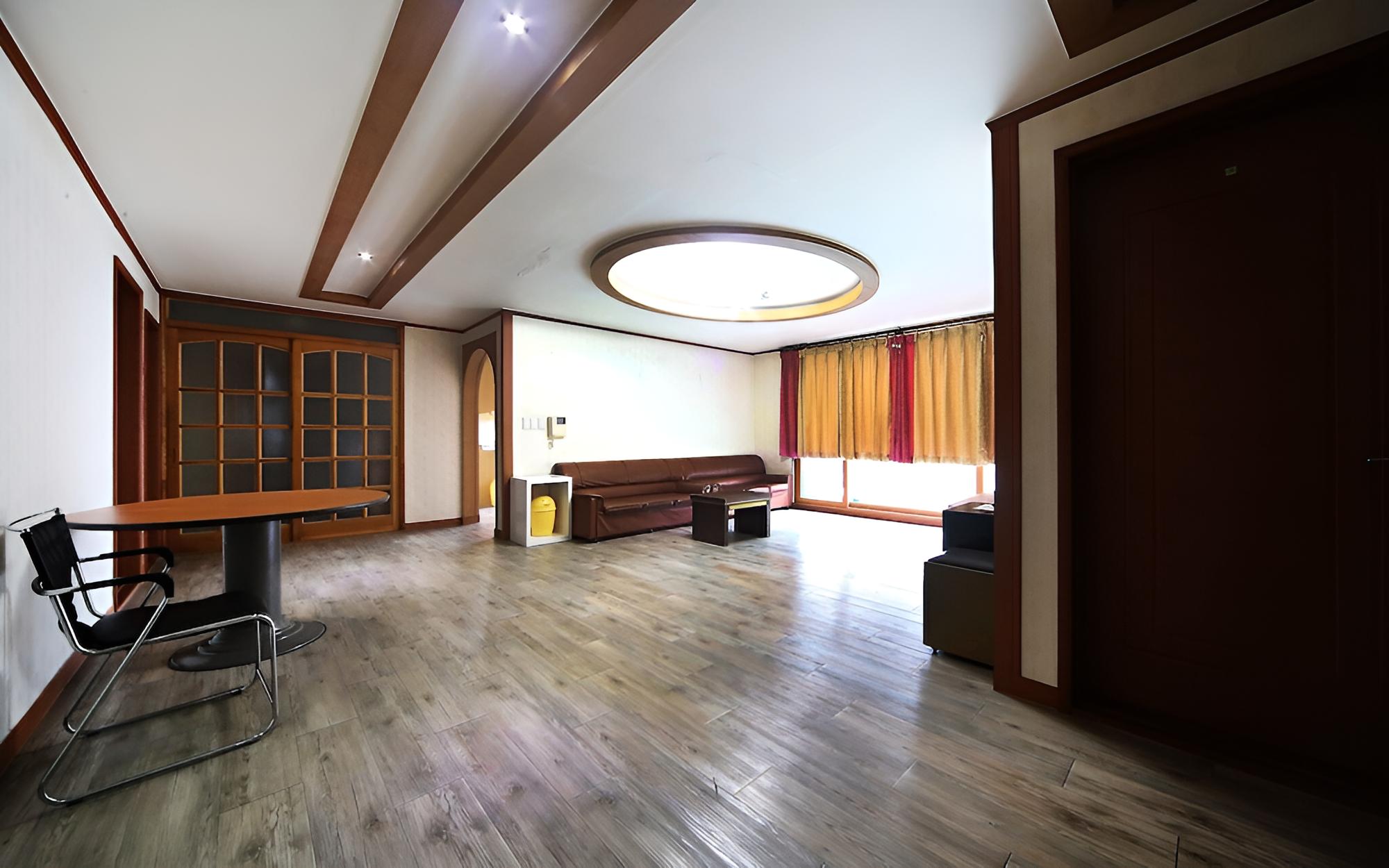 Room (Large Room)