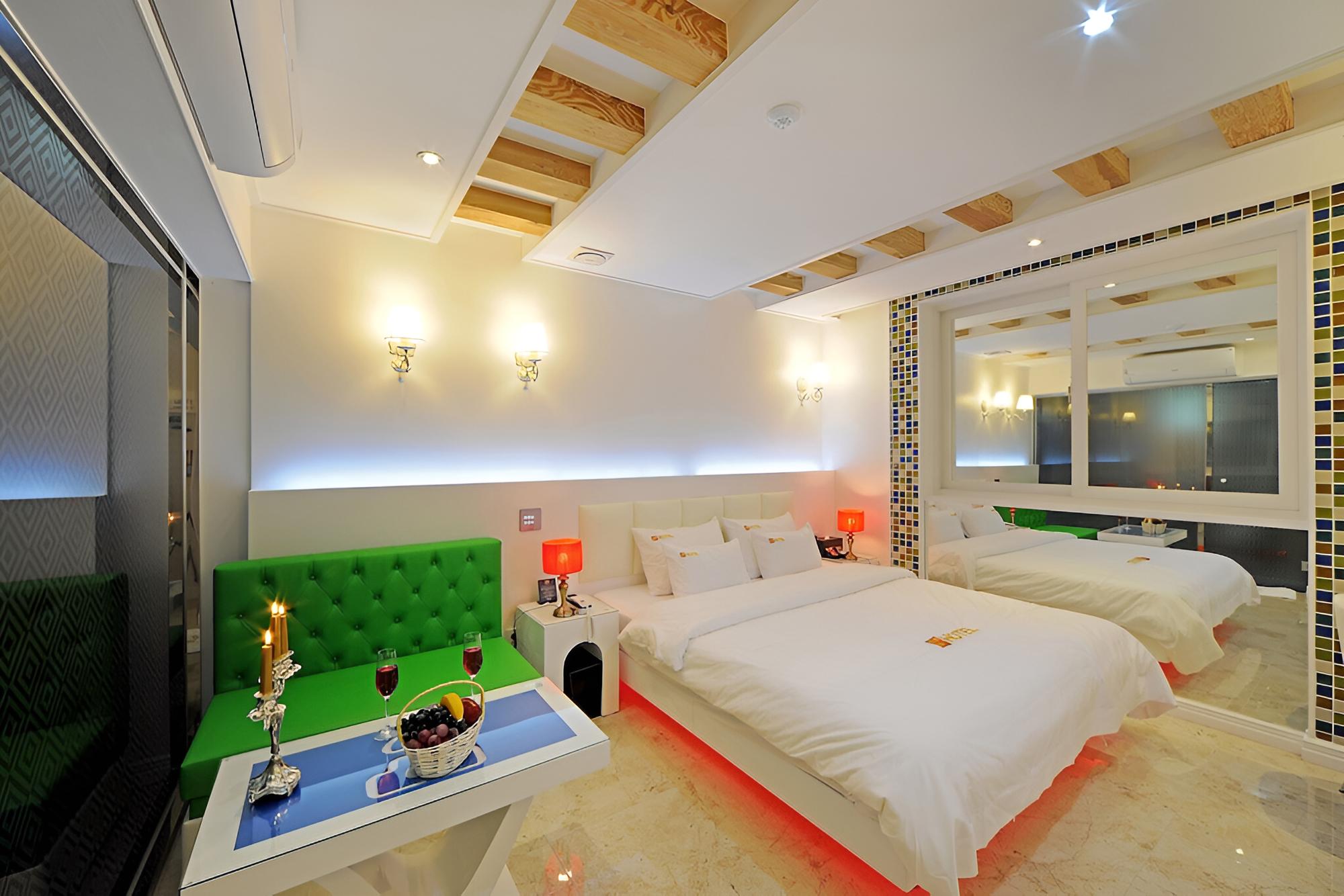 Room (Standard Room) - Photo 15