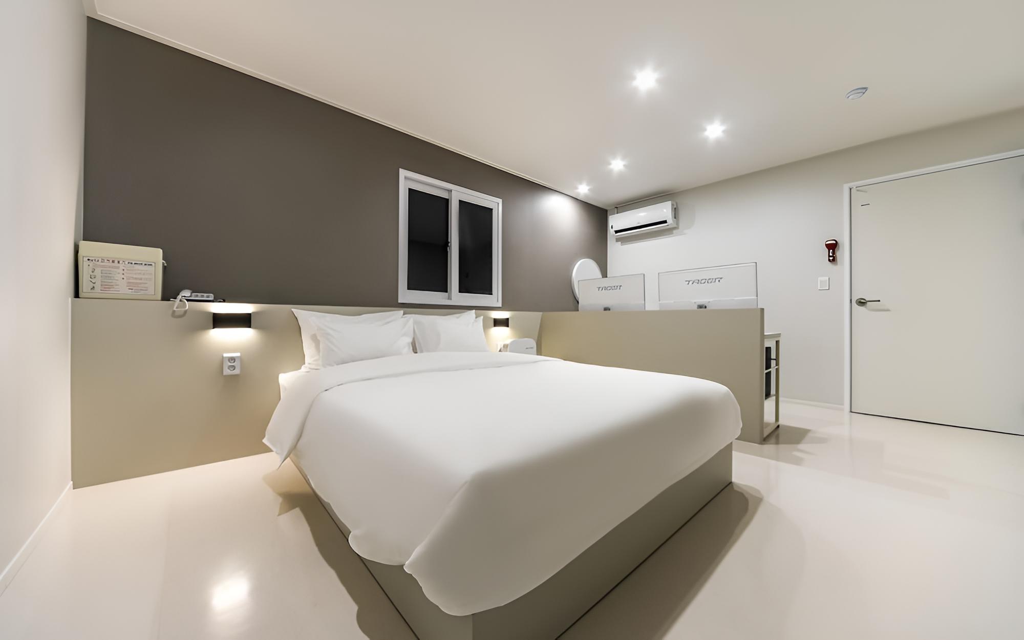 Room (Couple 2PC (net-flix possible latex b)