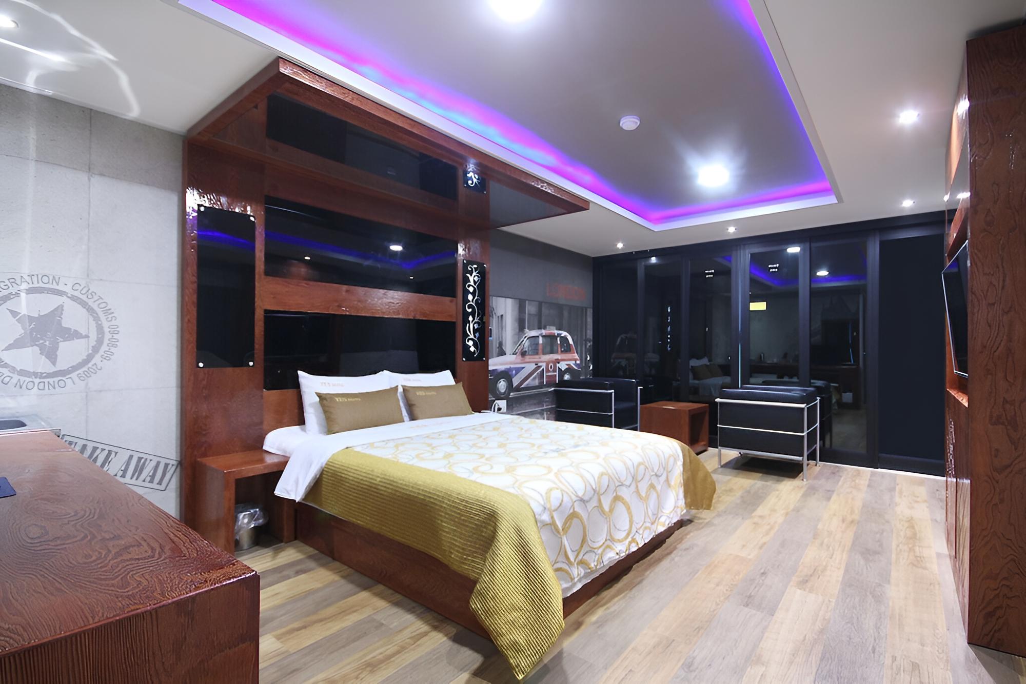 Room (Special Room) - Photo 15