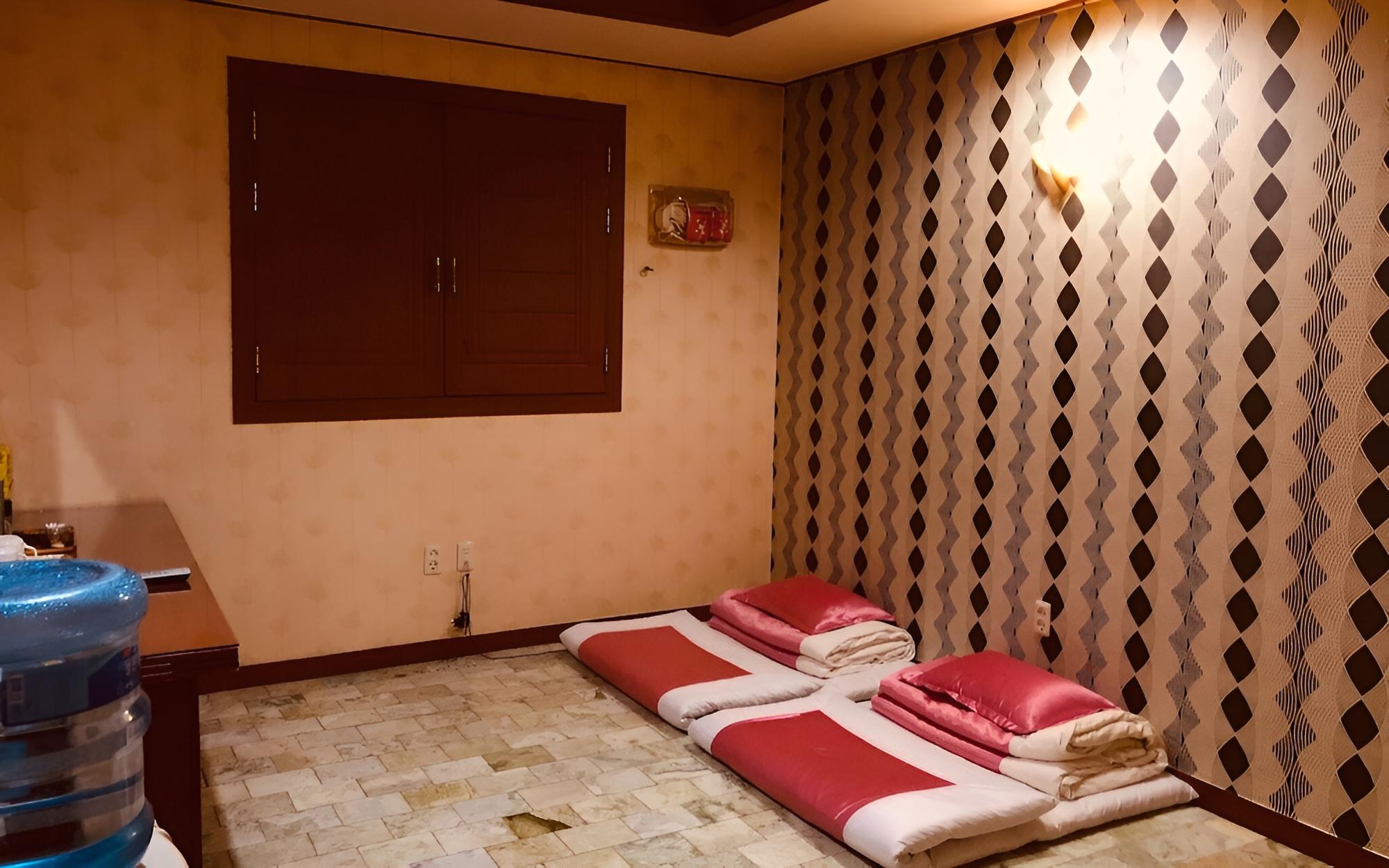 Room (Ondol Room)