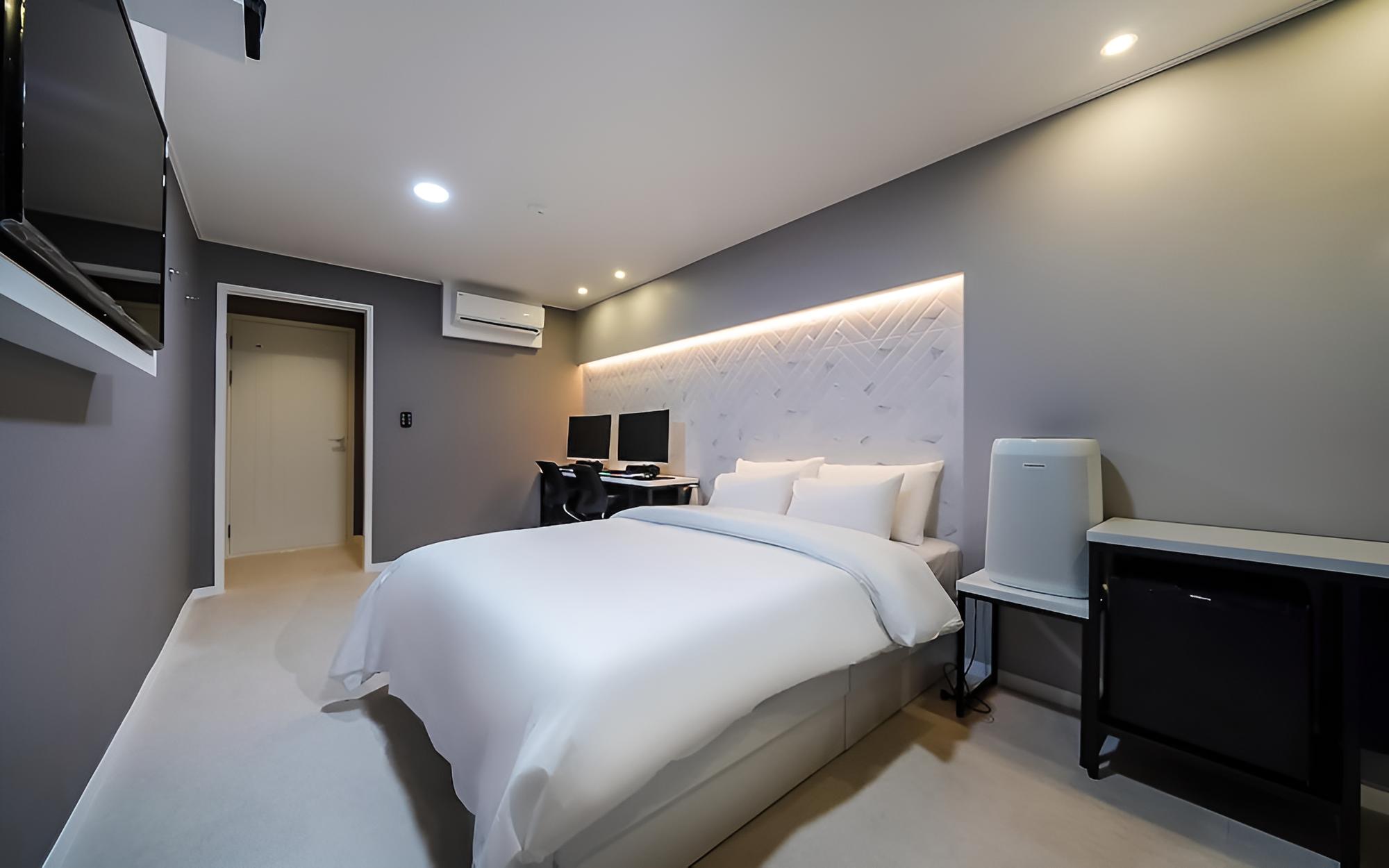 Room (Special Room (Styler Random Netflix))
