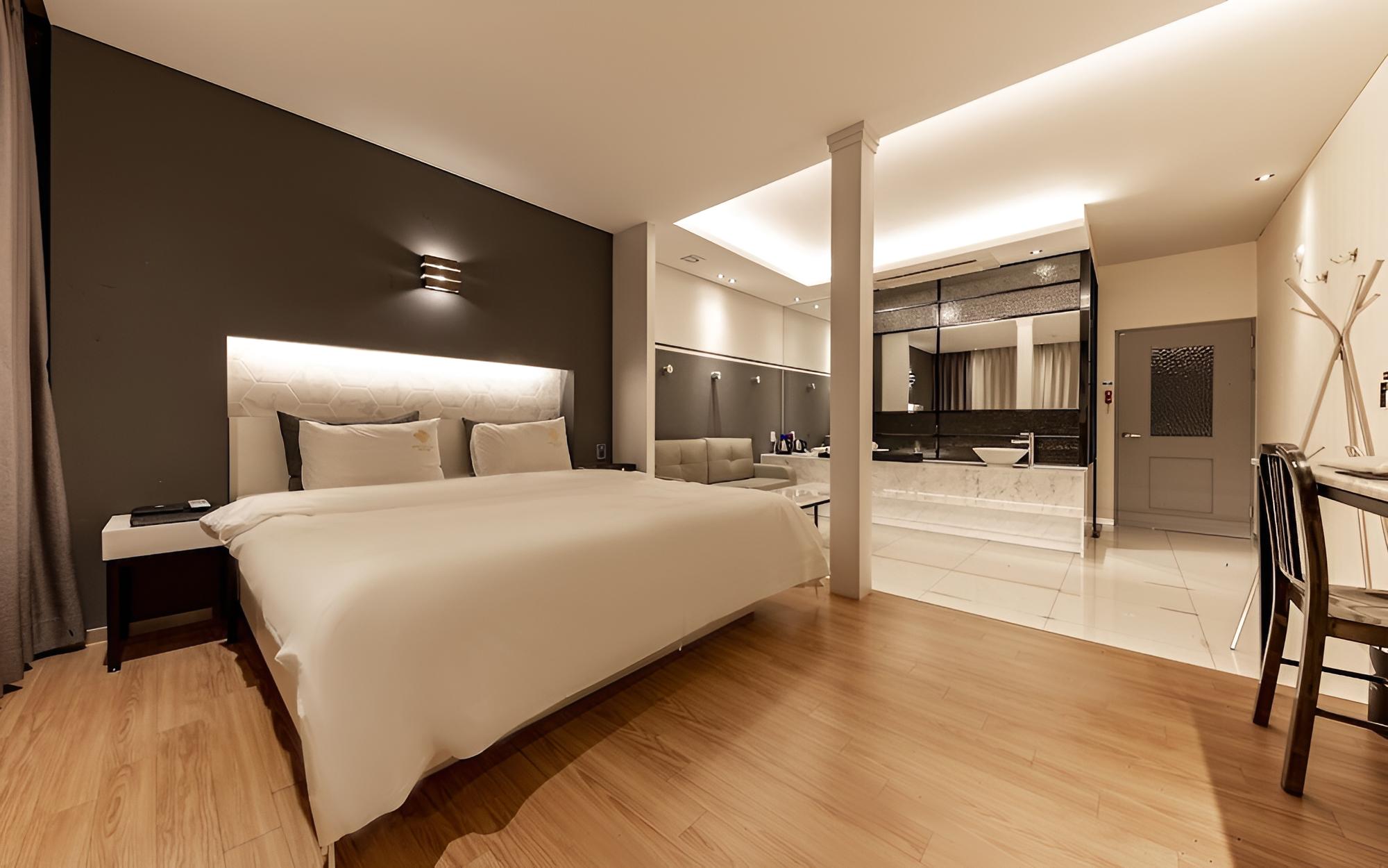 Room (Standard room)