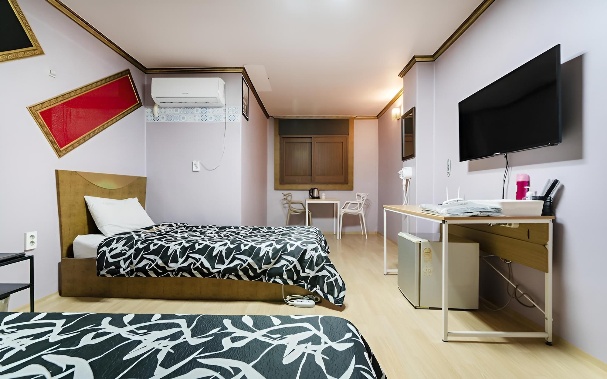 Room (Standard Twin) - Photo 8