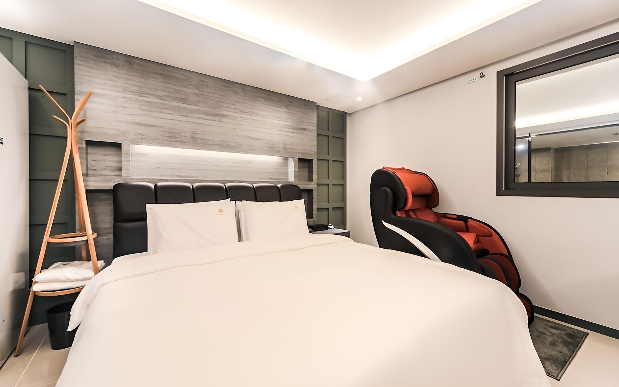 Room (Special Room B)