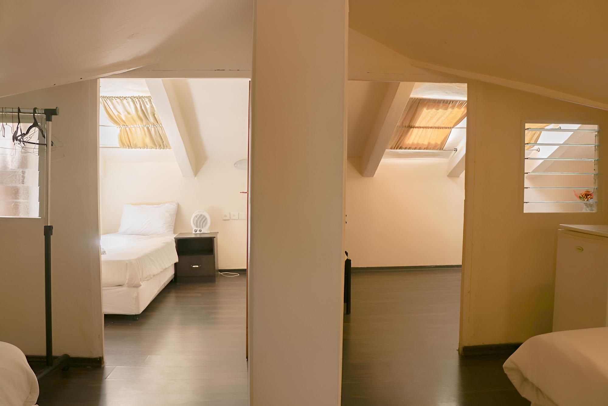 Attic Family Room (lower ceiling)