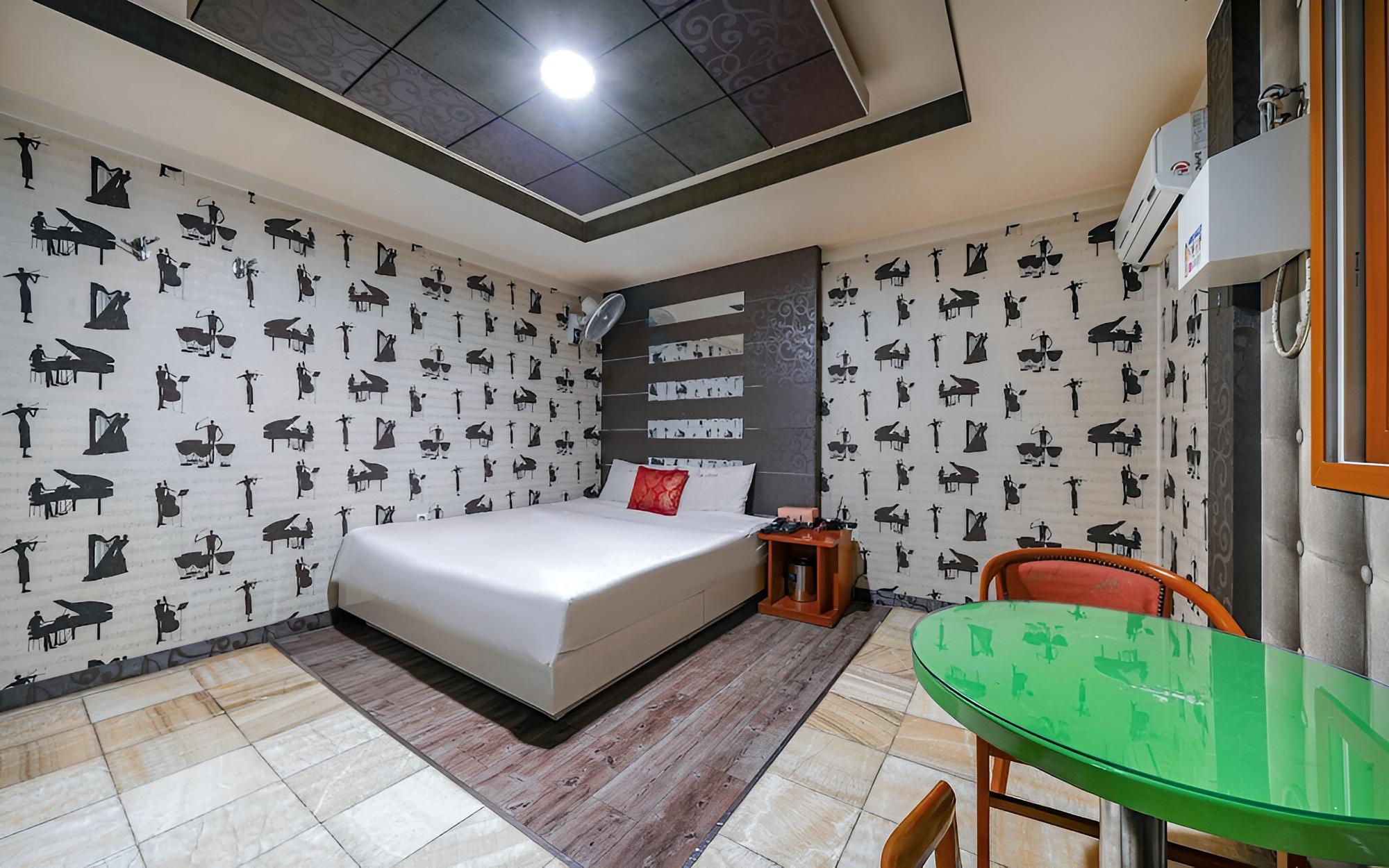 Room (Standard Room)