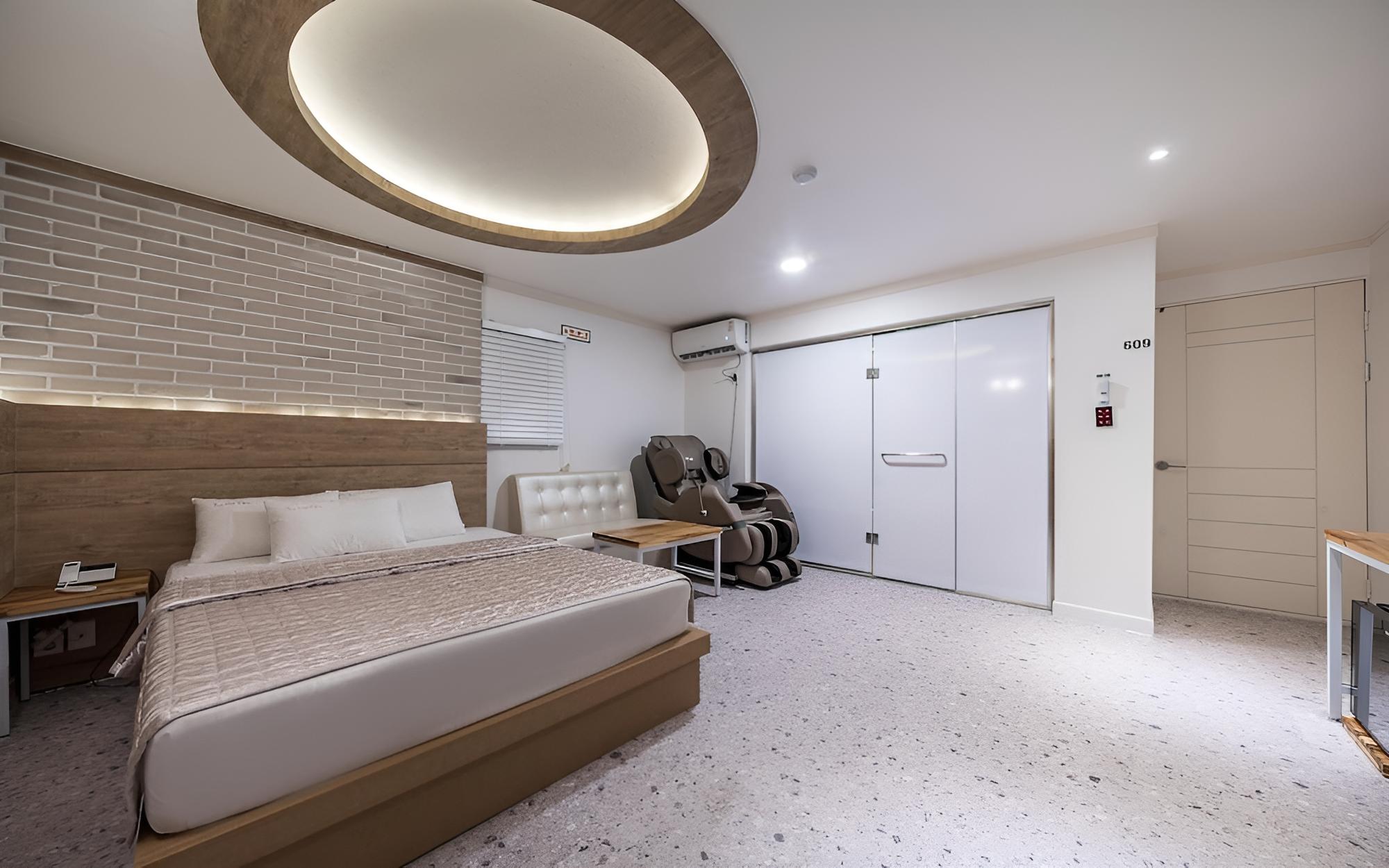 Room (VIP A (Massage Chair Spa Tub Styler C)