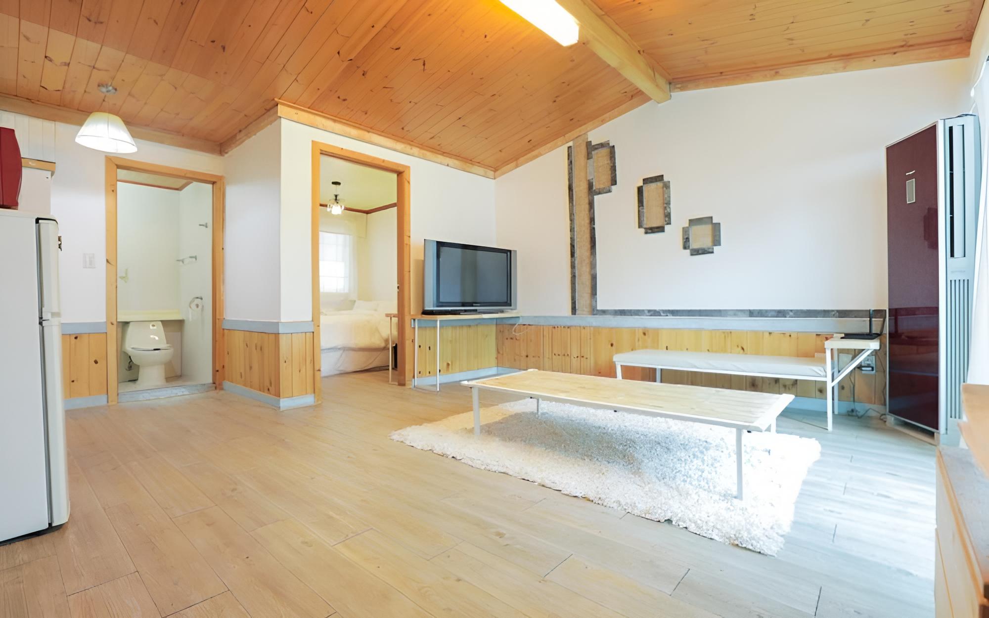 Room (Room2)