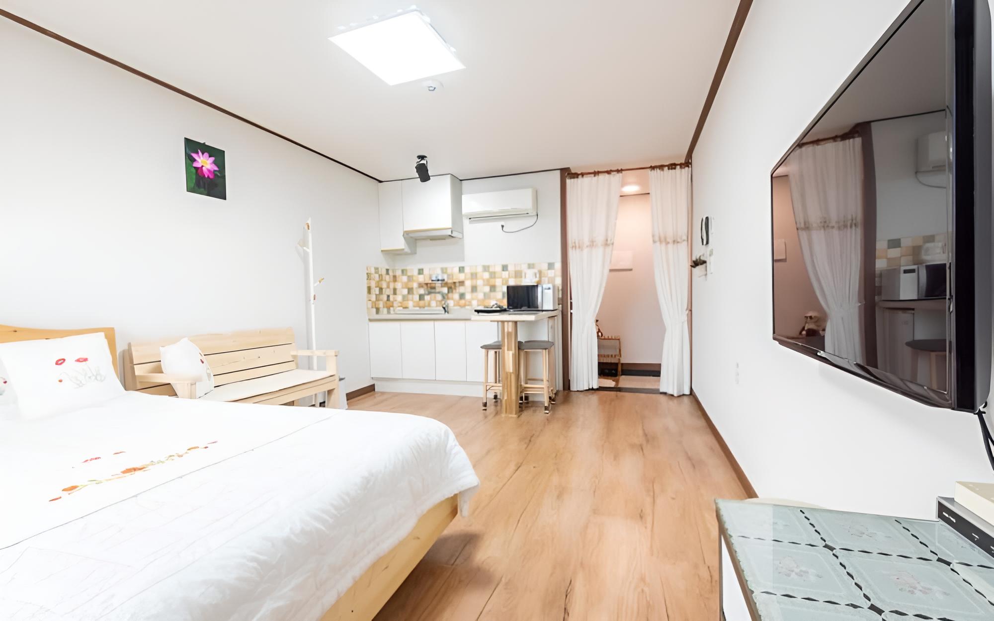 Room (303#)