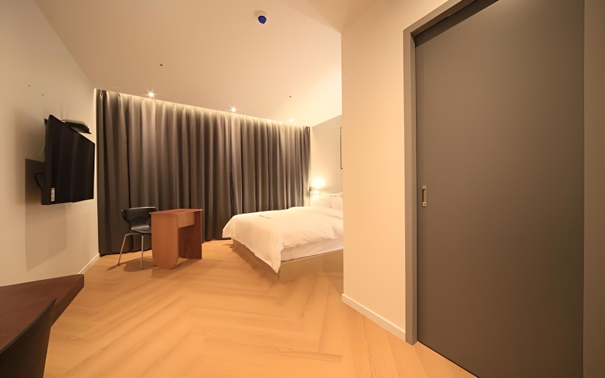 Room (Event Room/Corona Security Room (firs)