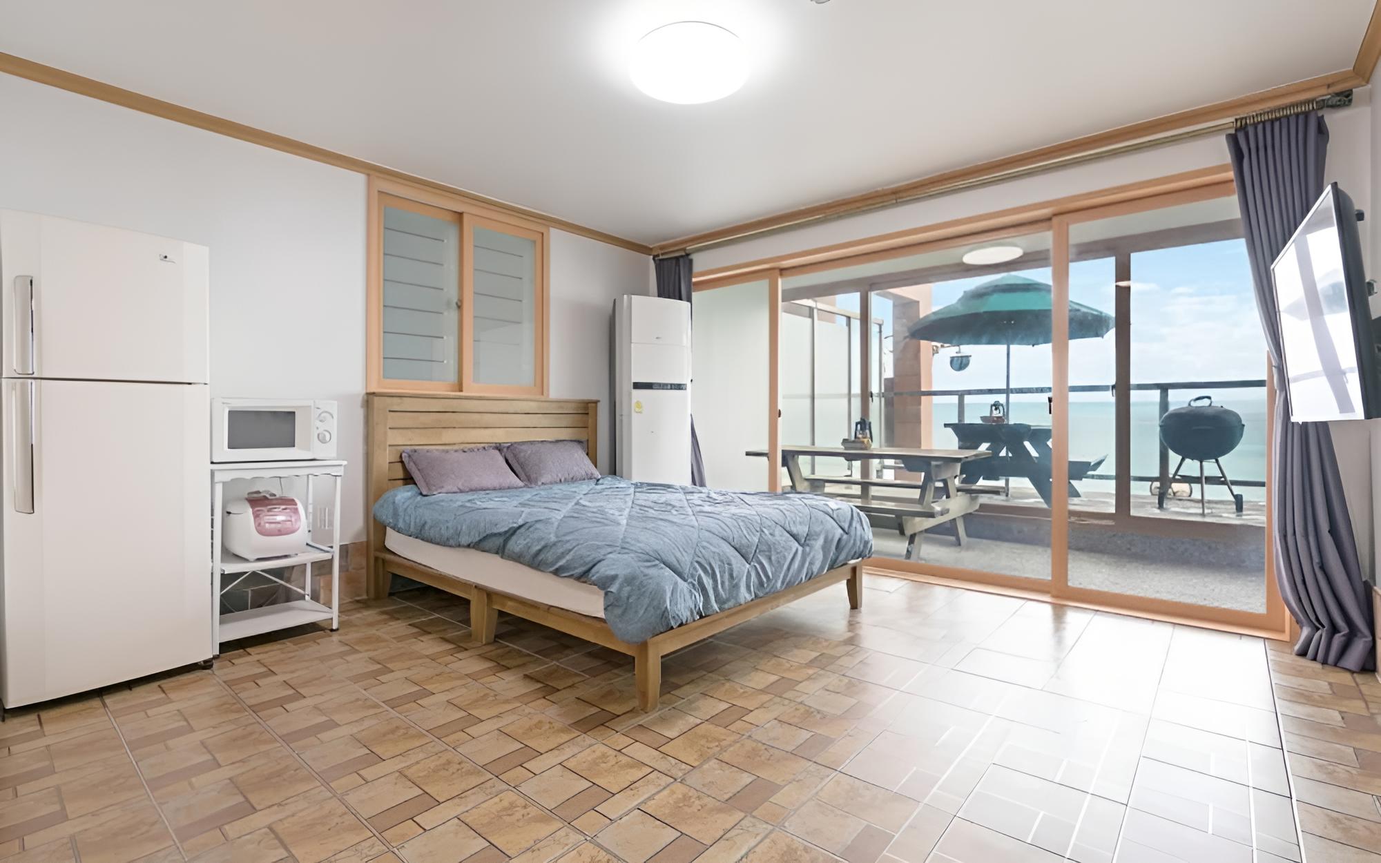 Room (Ruby No 1)