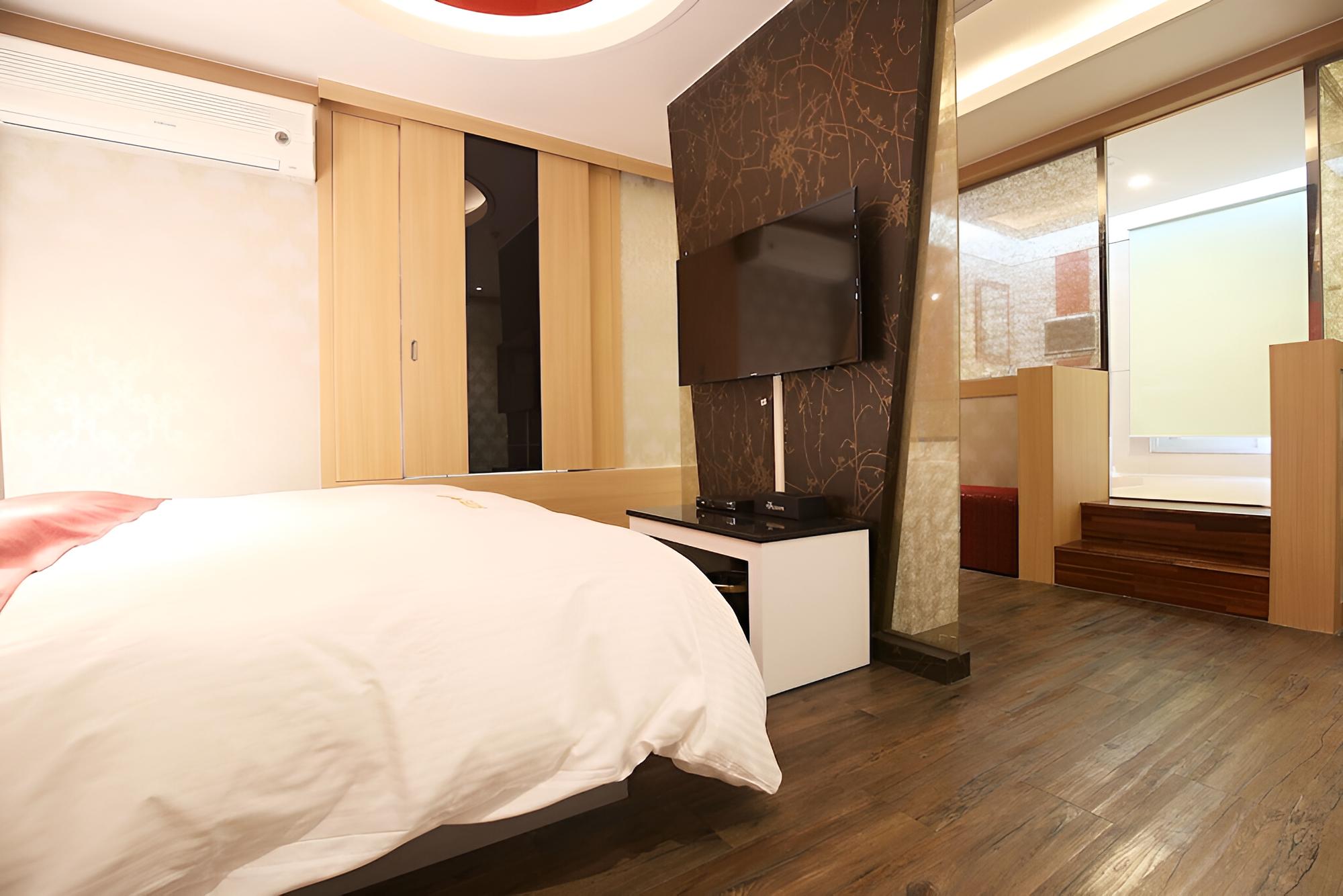 Room (Suite)
