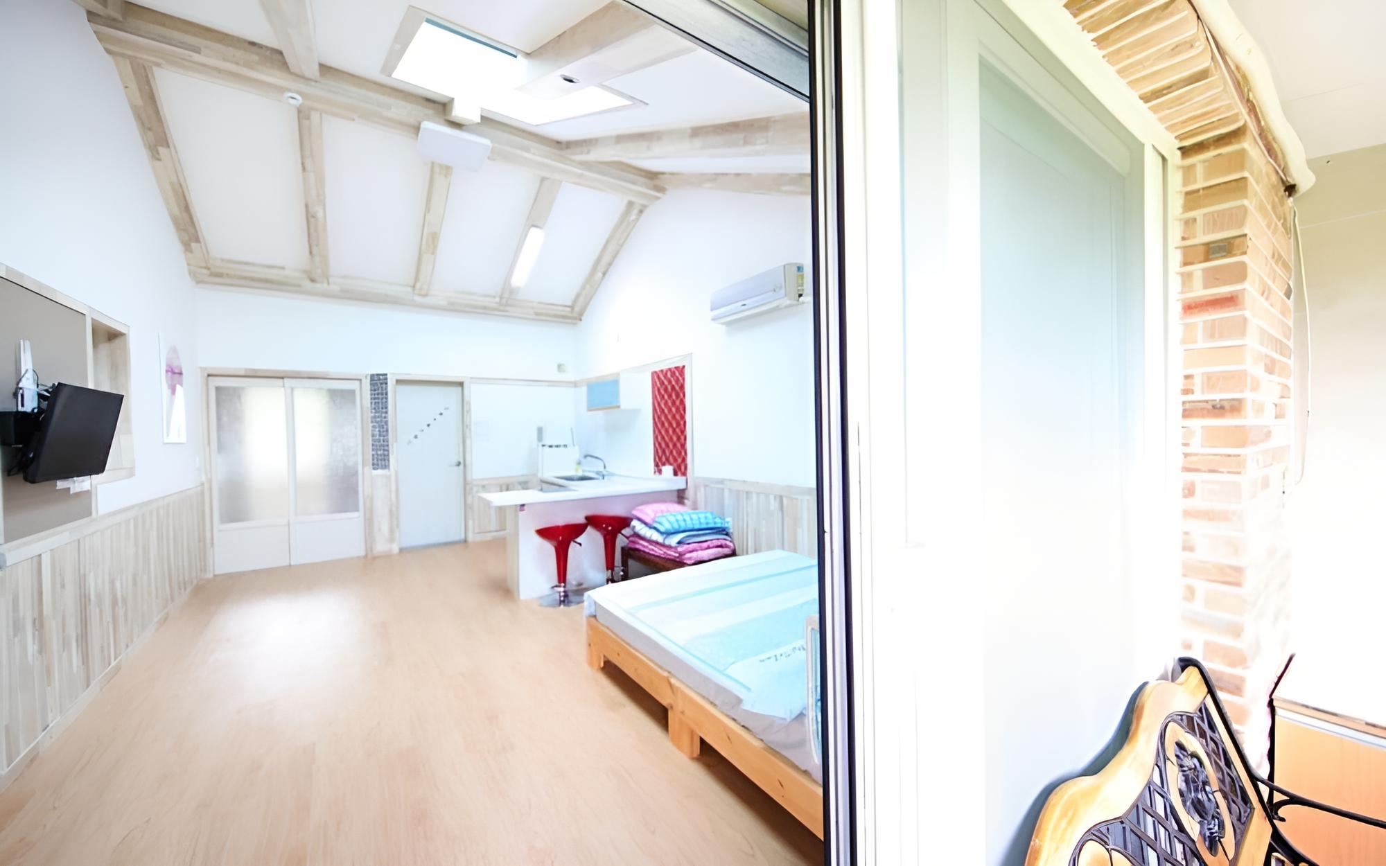 Room (ByeolaDalnim)