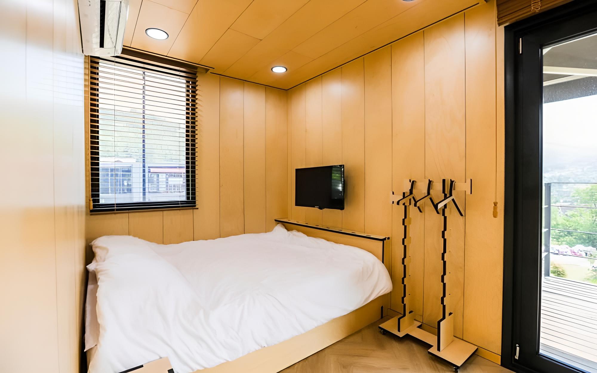Room (S3 (Mountain View))
