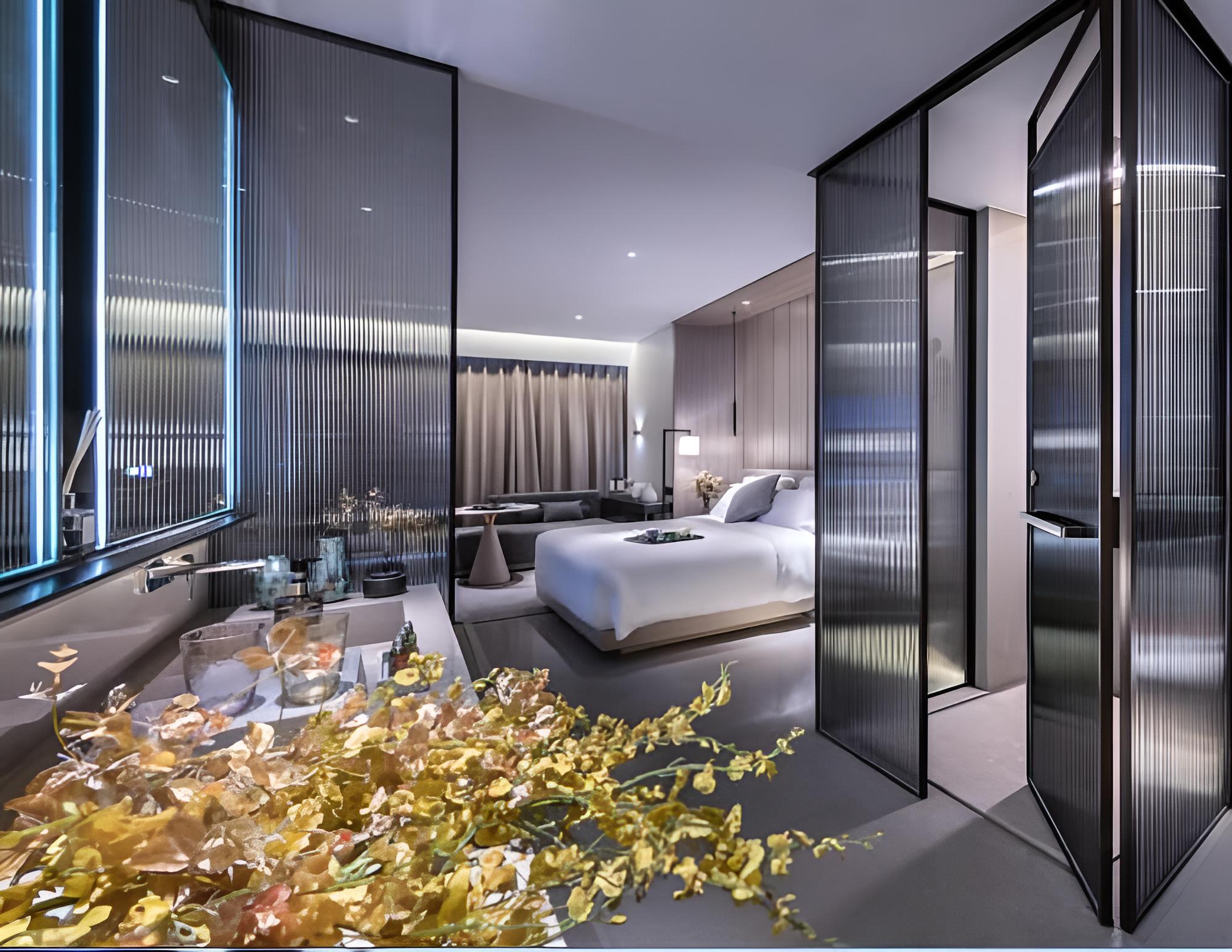 Basic Room, 1 Queen Bed