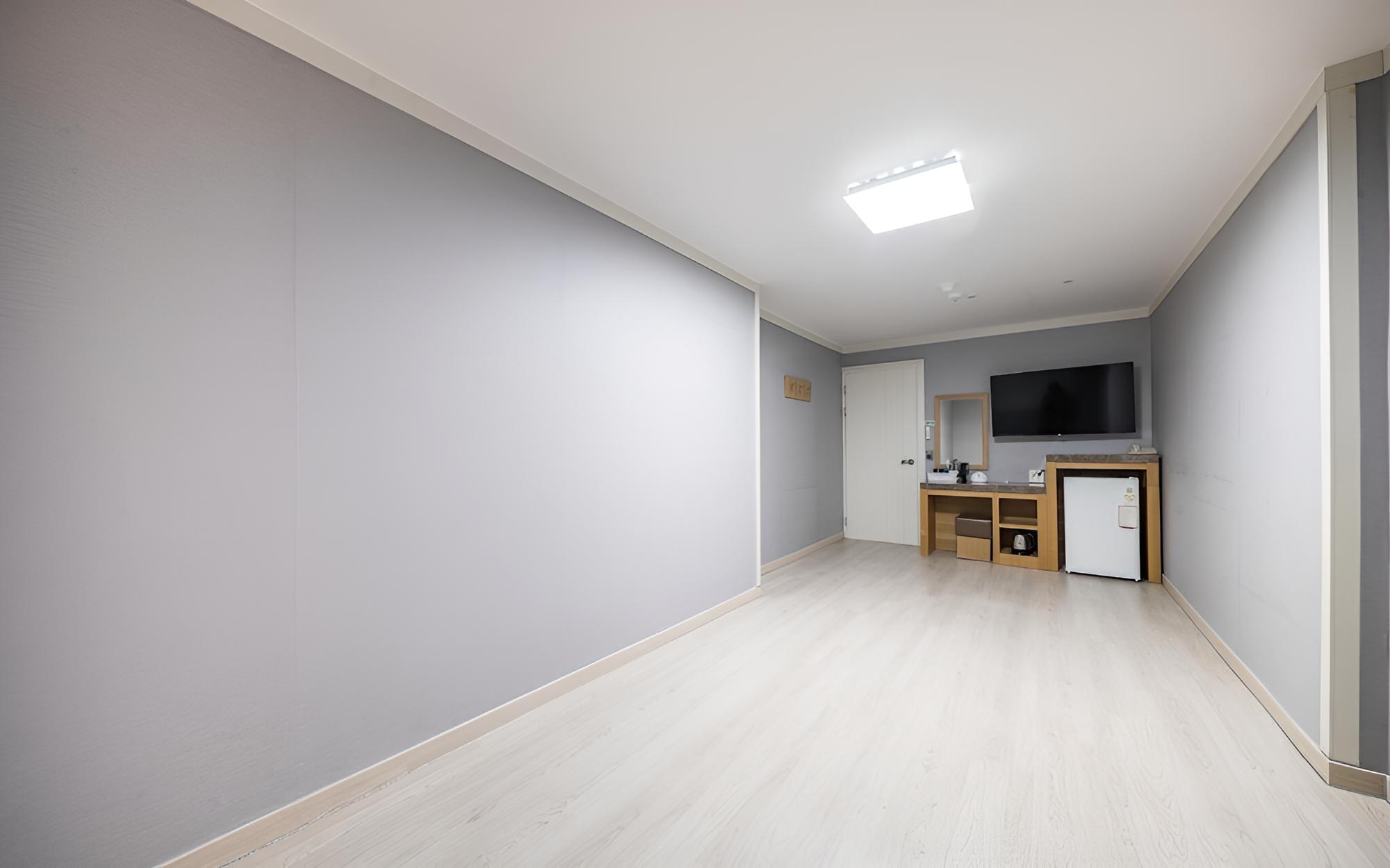 Room (Family Room) - Photo 4