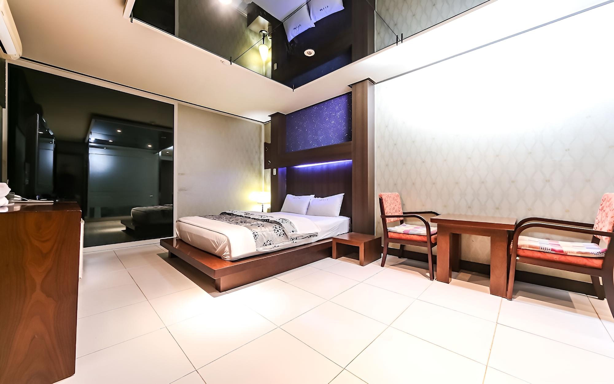 Room (Standard Room)