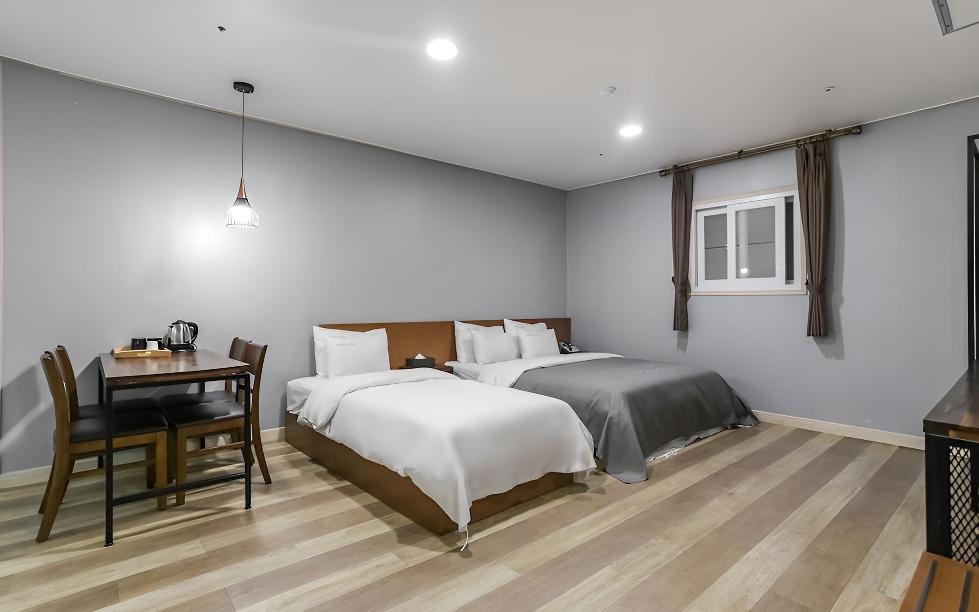 Room (Deluxe Twin Semi-basement)