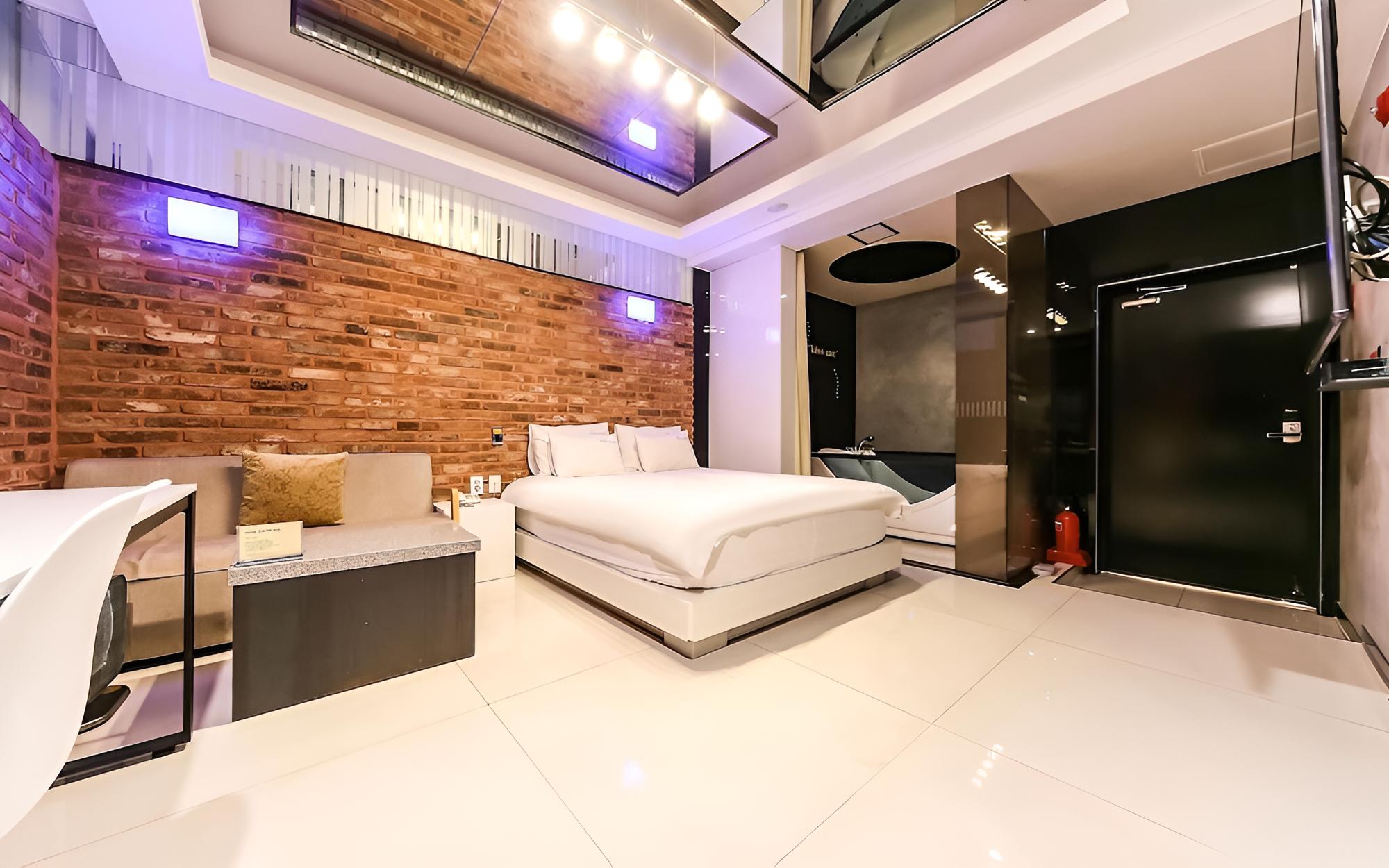Room (VIP (Monday-Friday simple breakfast f)