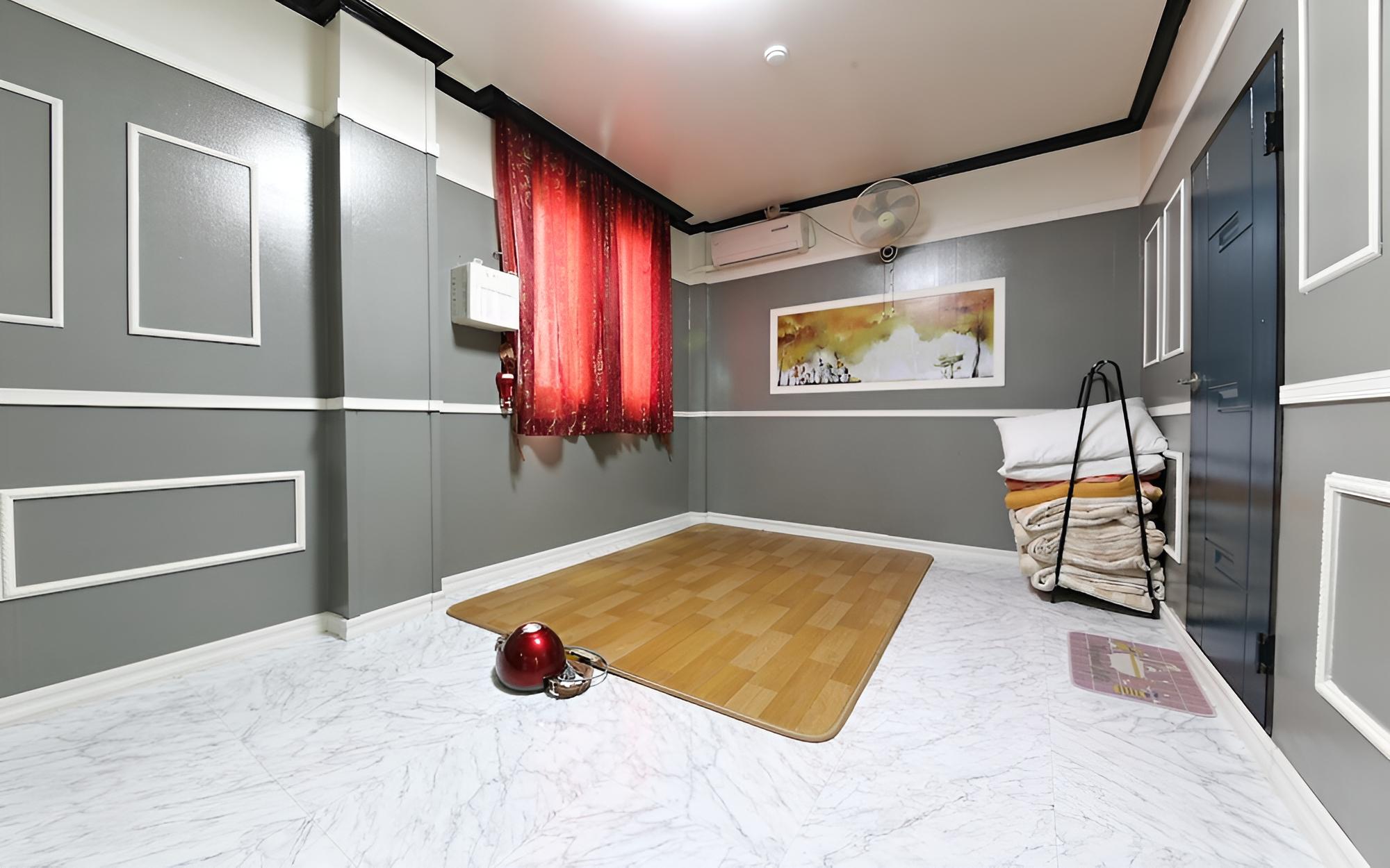 Room (Ondol triple room)