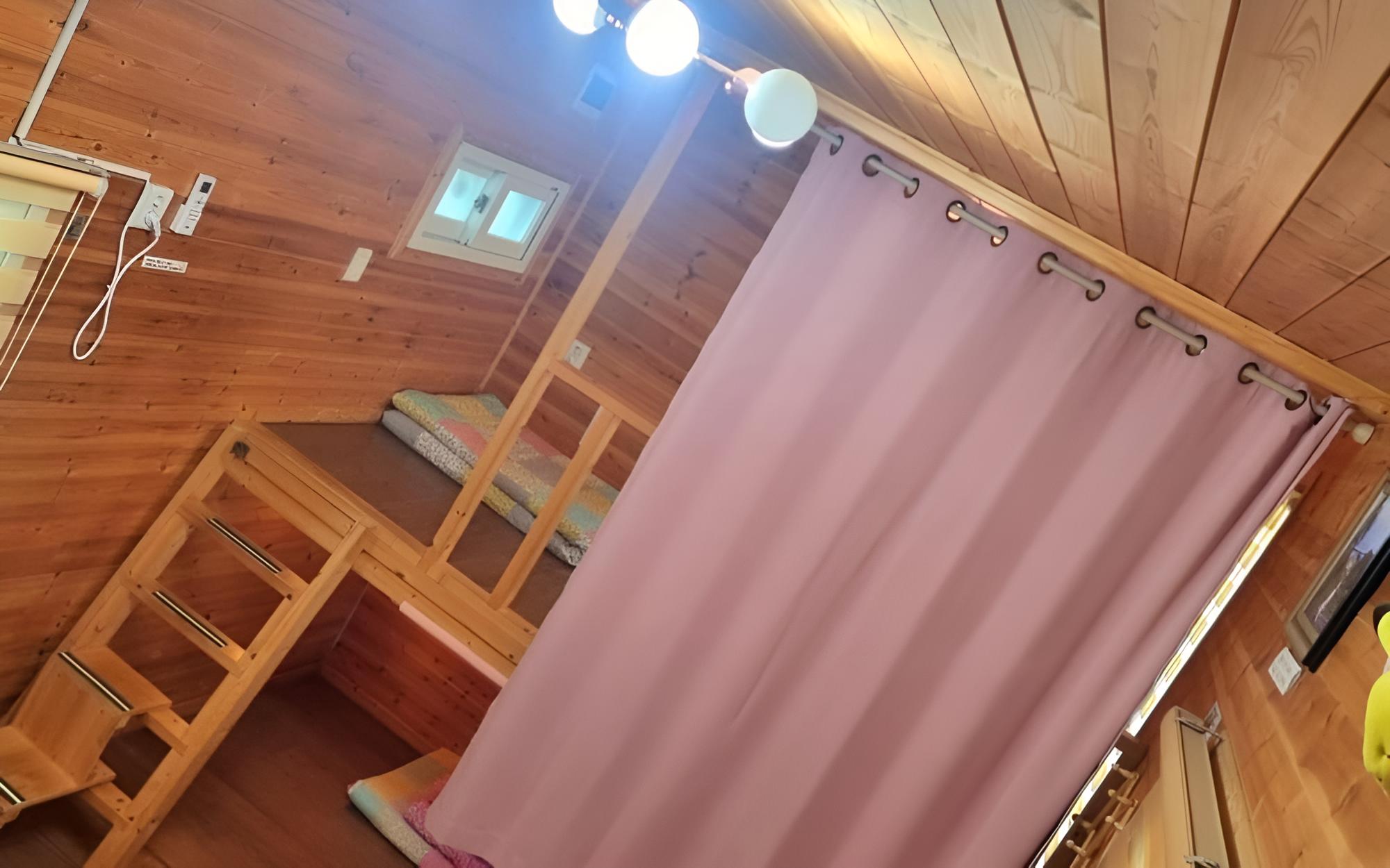 Room (Summer (Unshared House Duplex))